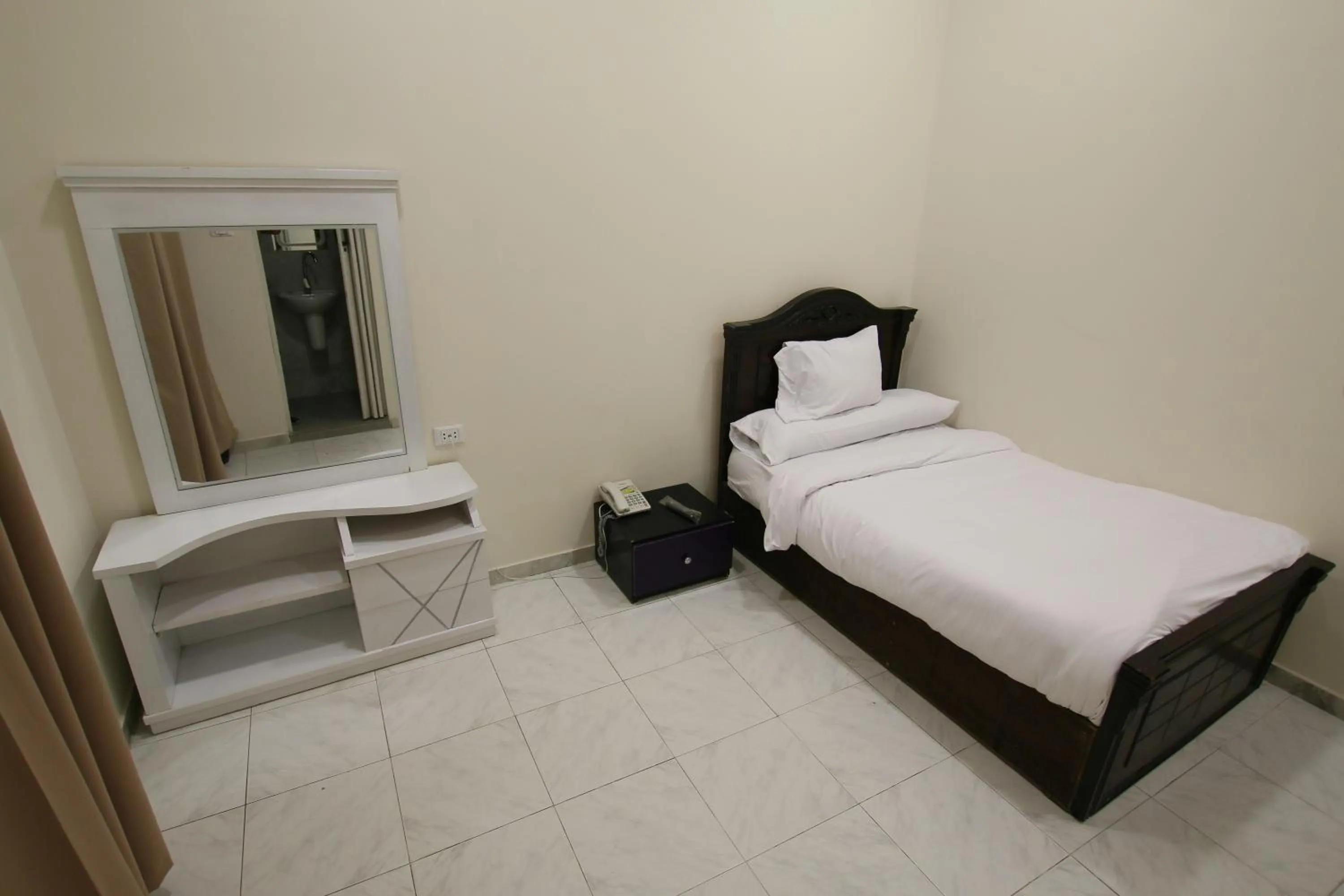 Bed in Cairo Crown Hotel