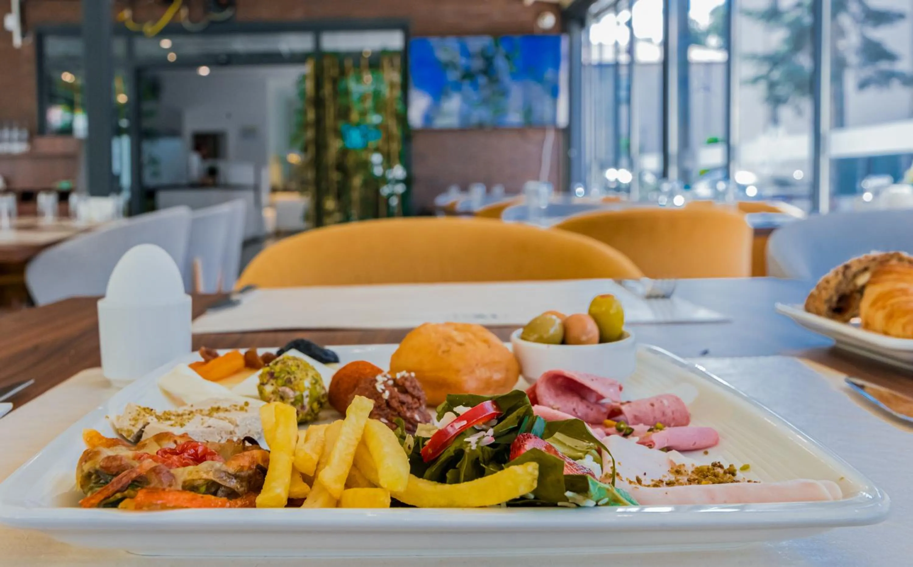 Food and drinks in VE Hotels Adakale