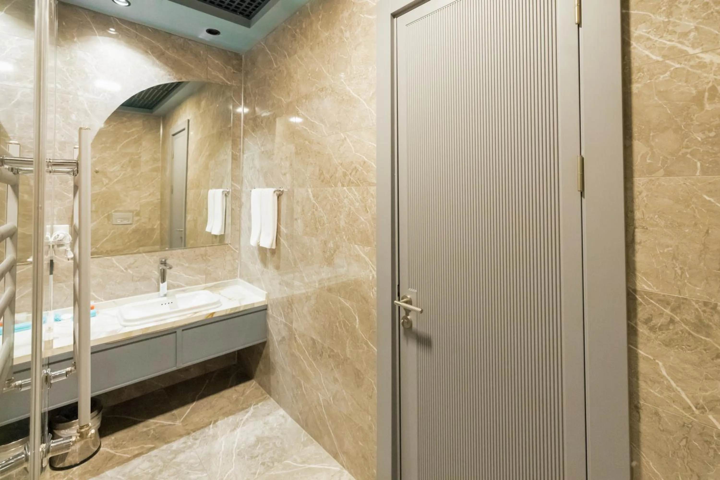 Shower in VE Hotels Adakale