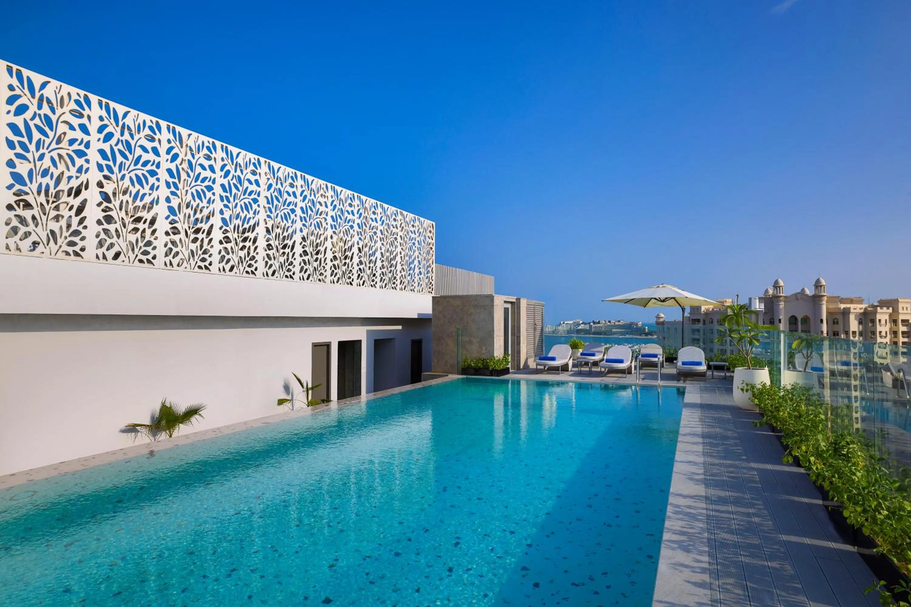 Day in Tumbi Hotel Dubai The Palm,Tapestry Collection Hilton