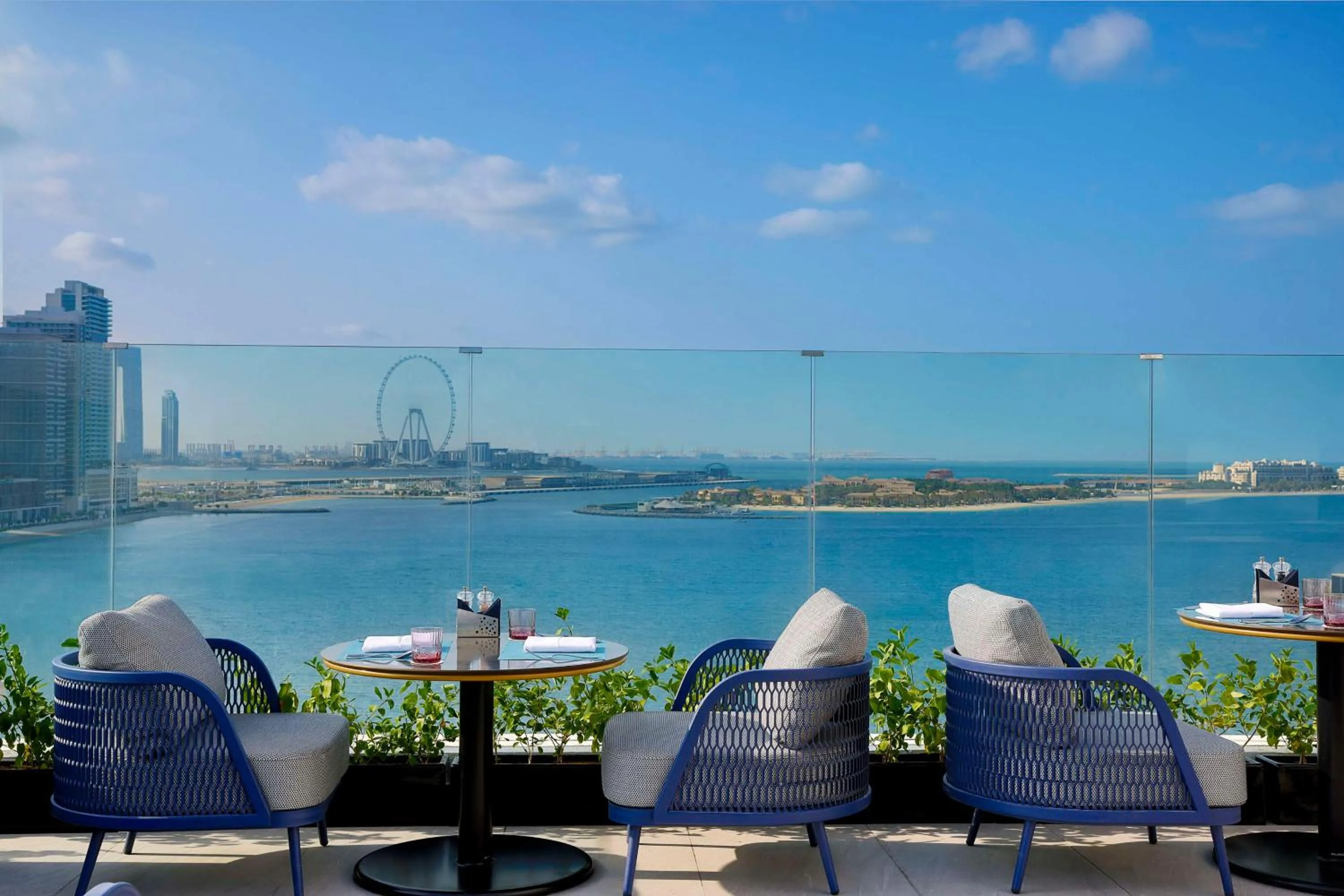 Dining area in Tumbi Hotel Dubai The Palm,Tapestry Collection Hilton