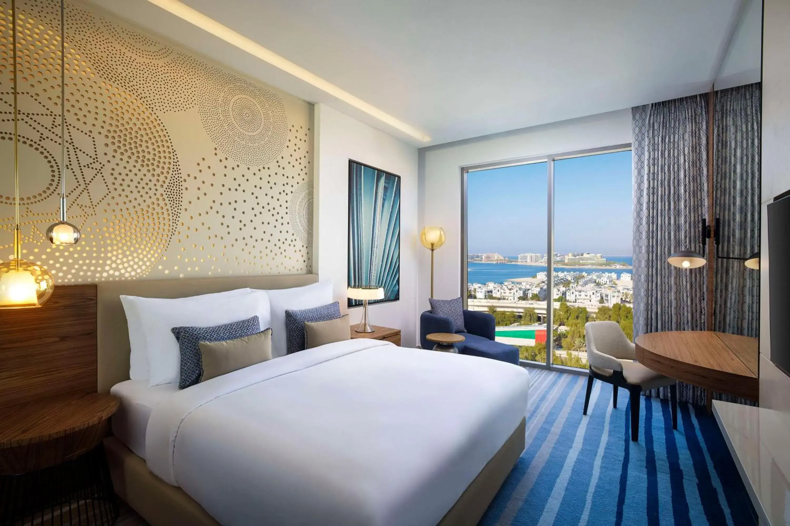 Deluxe King Room with Balcony in Tumbi Hotel Dubai The Palm,Tapestry Collection Hilton Deluxe King Room with Balcony in Tumbi Hotel Dubai The Palm,Tapestry Collection Hilton