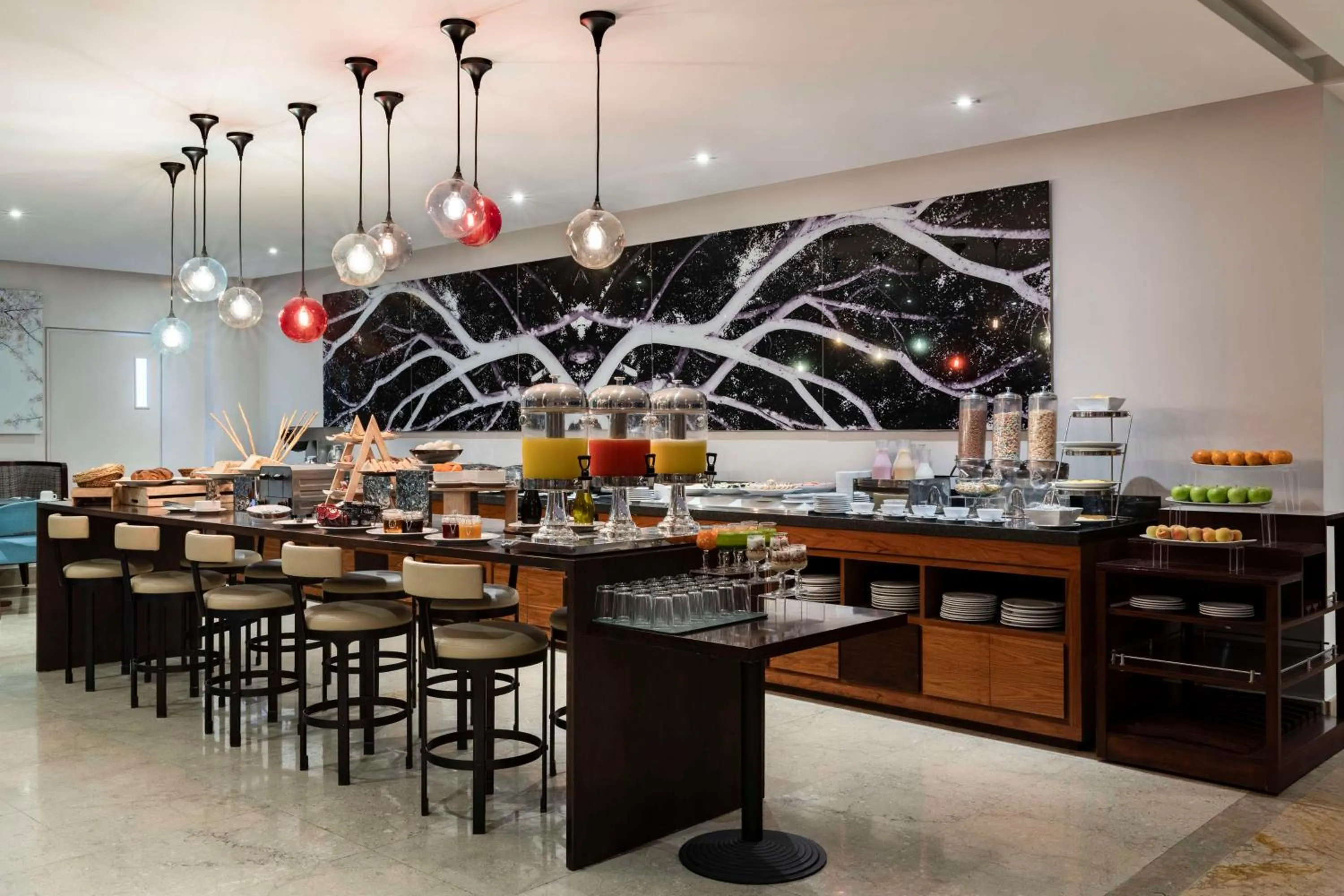 Restaurant/places to eat in Doubletree By Hilton Bogota Calle 100,Co