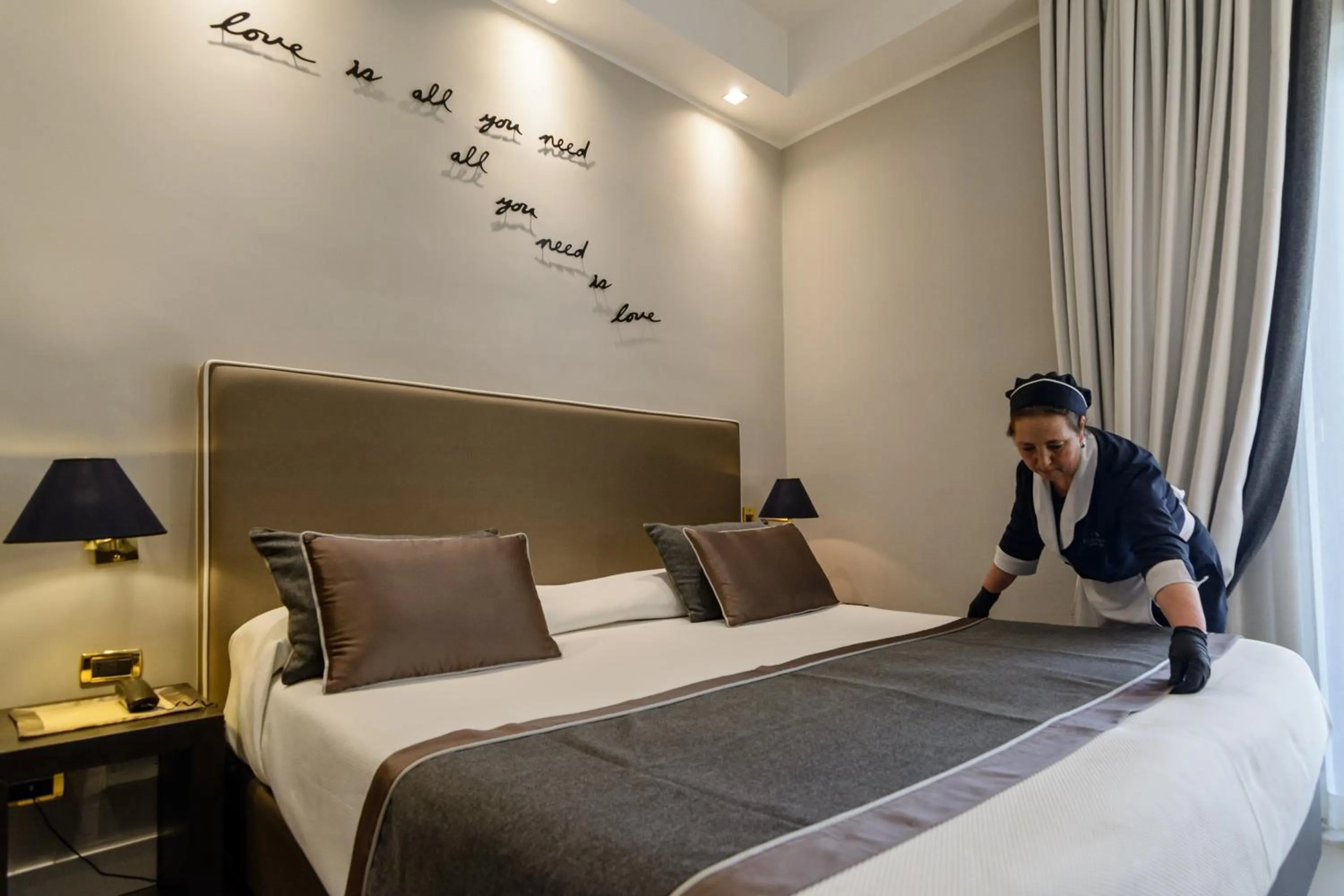 Staff, Bed in Hotel Cerere