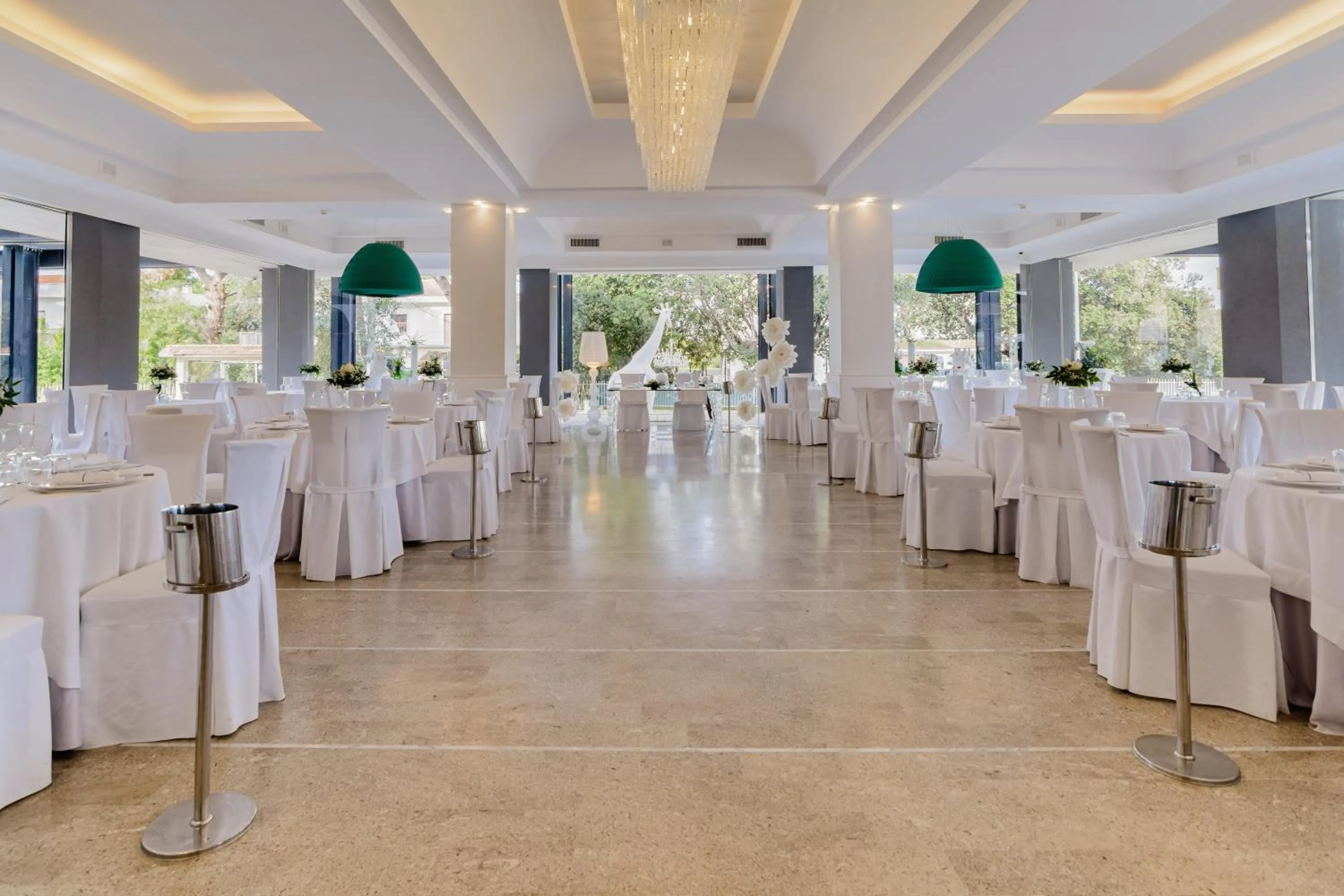 Restaurant/places to eat in Hotel Cerere