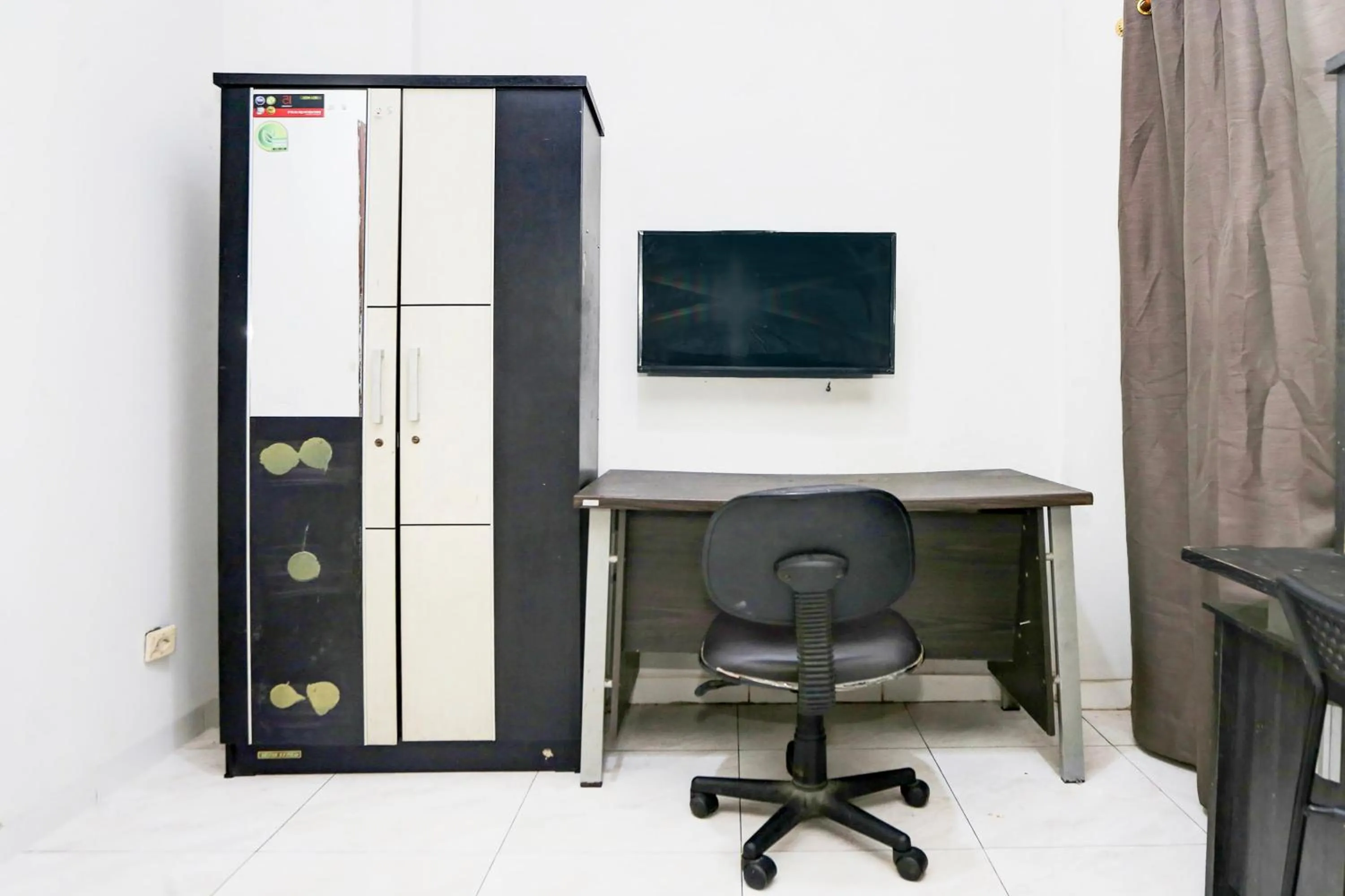 Bedroom in Collection O Tangerang Near Garuda Training Center