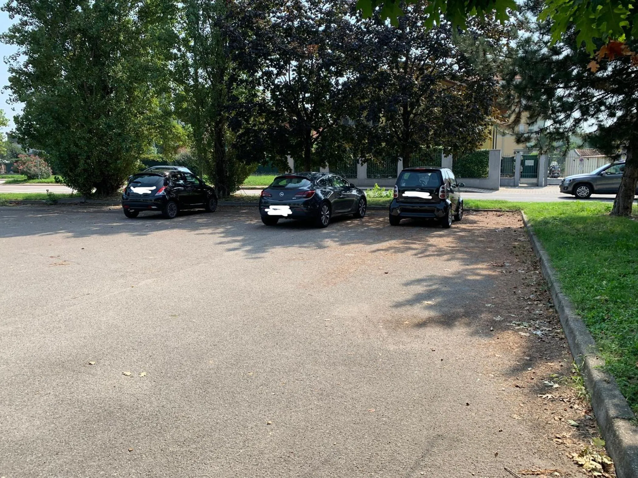 Parking in B&B Villa Milano by Rhospitality it