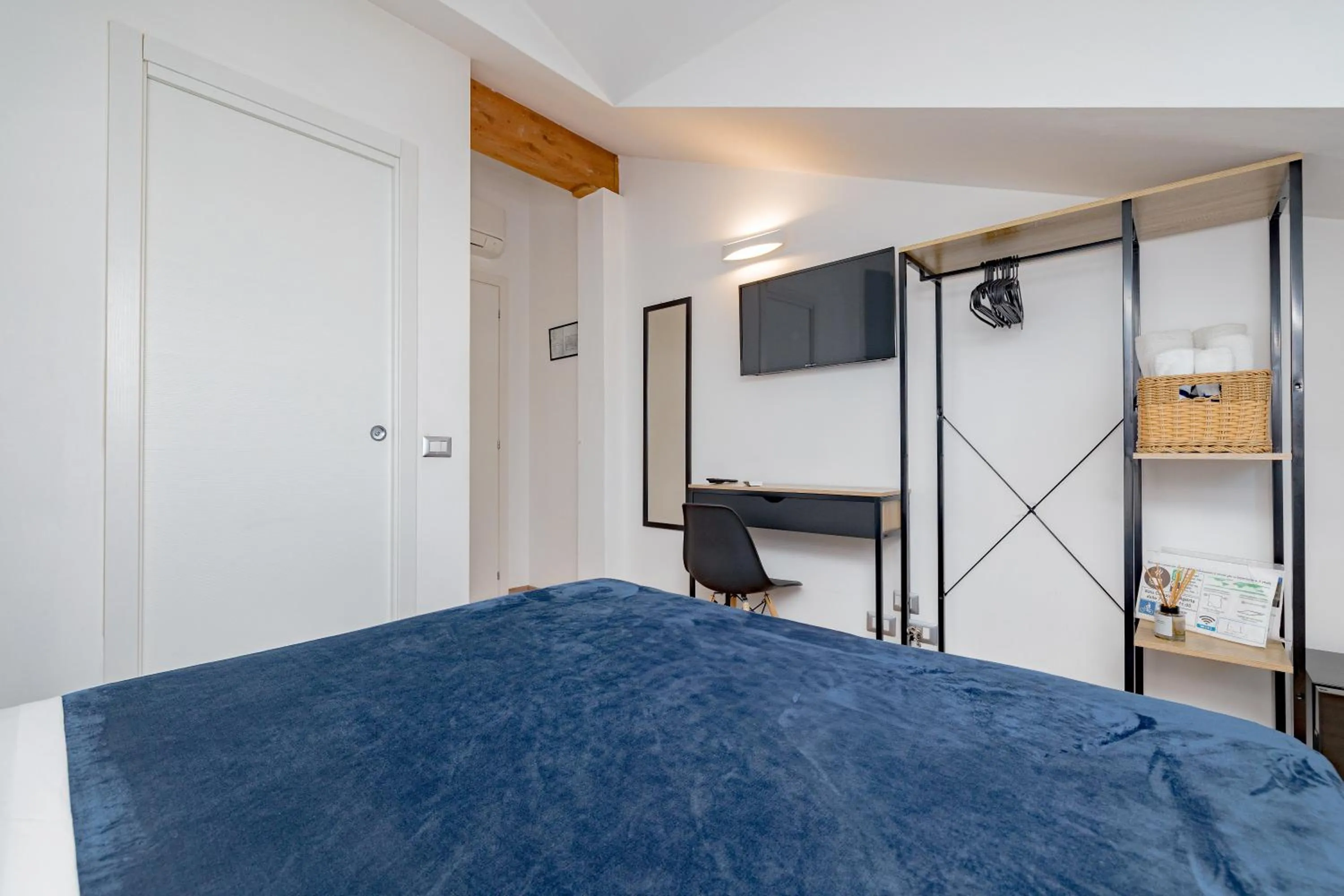 Photo of the whole room, Bed in B&B Villa Milano by Rhospitality it