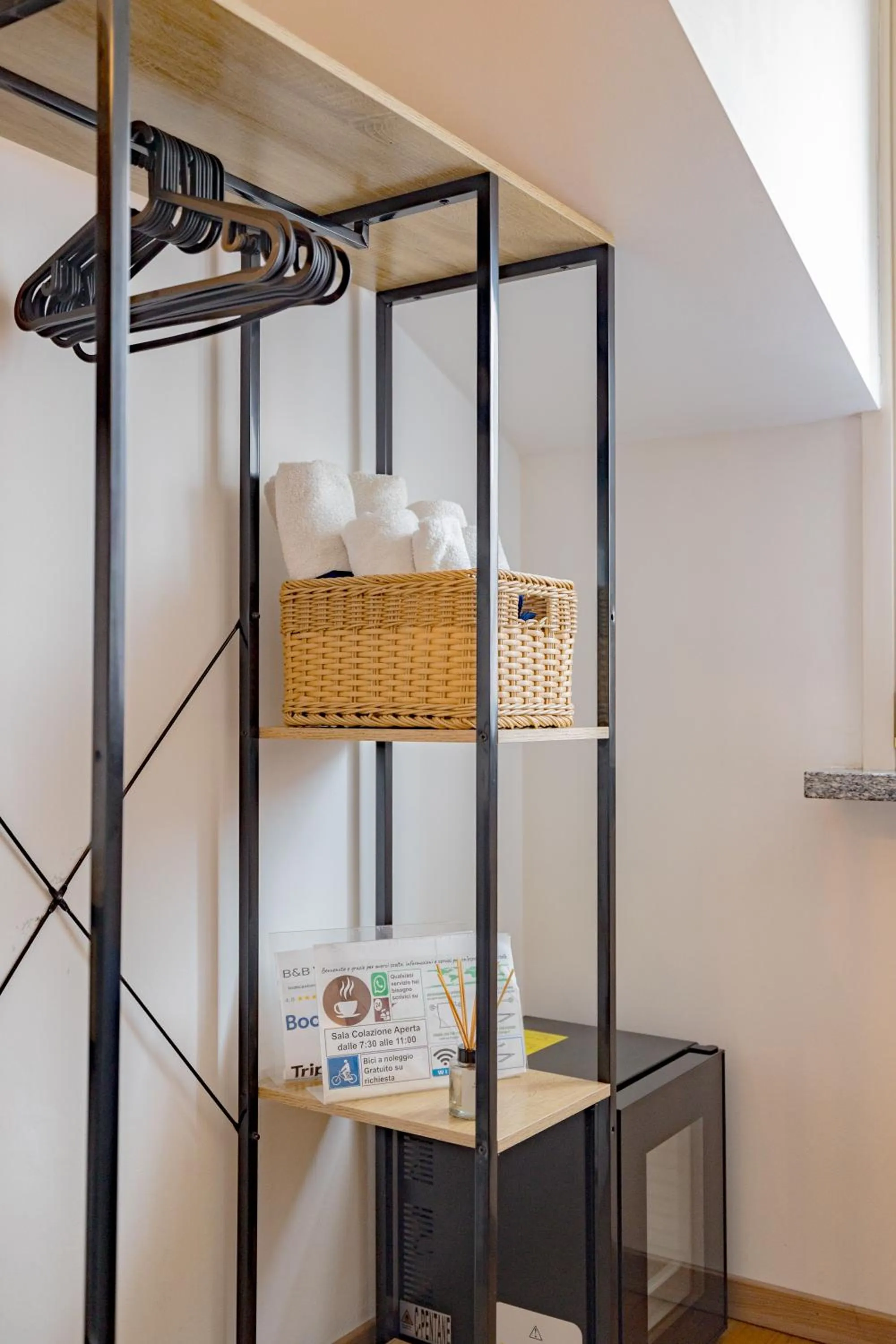 wardrobe in B&B Villa Milano by Rhospitality it