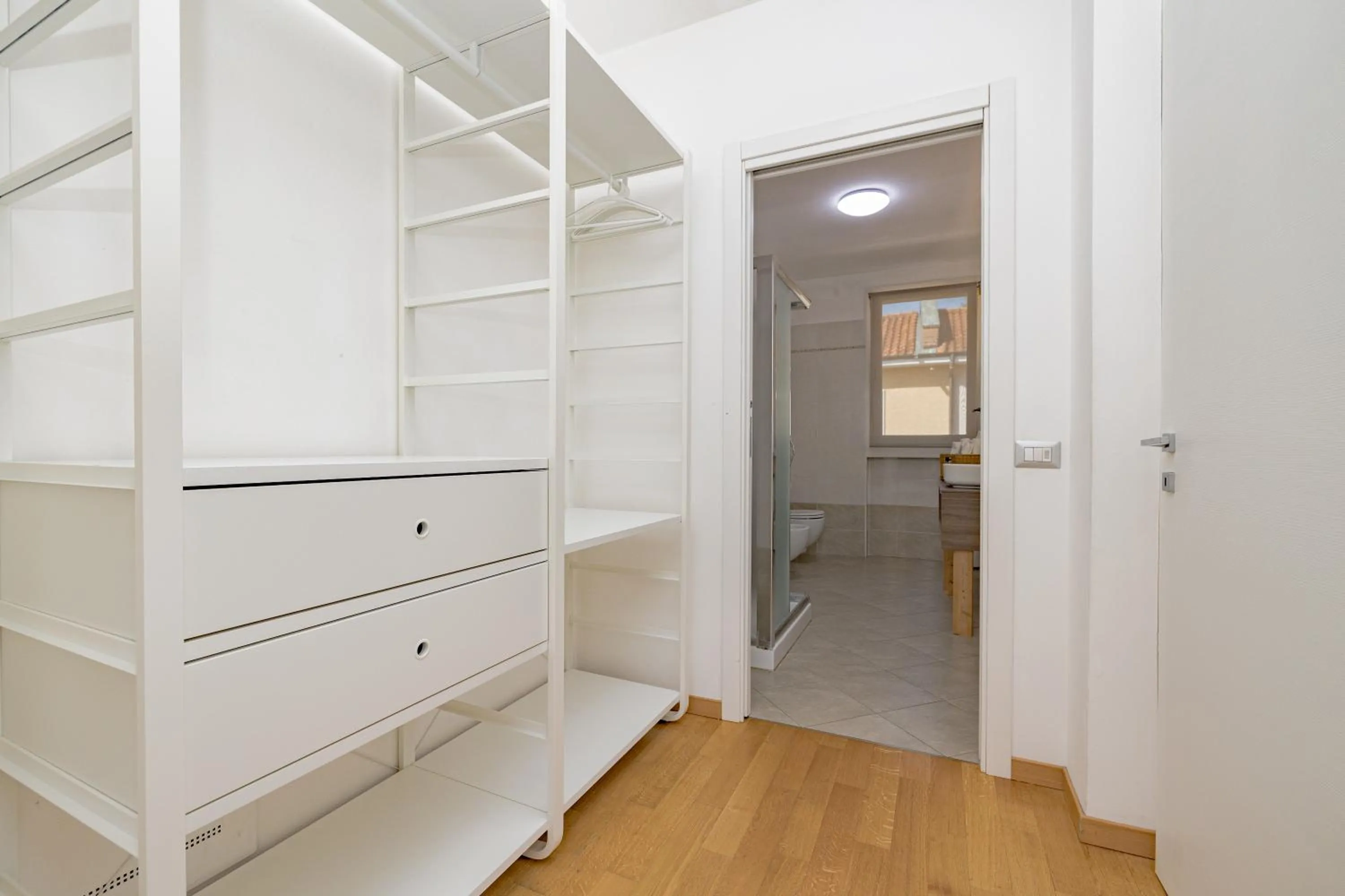 wardrobe in B&B Villa Milano by Rhospitality it