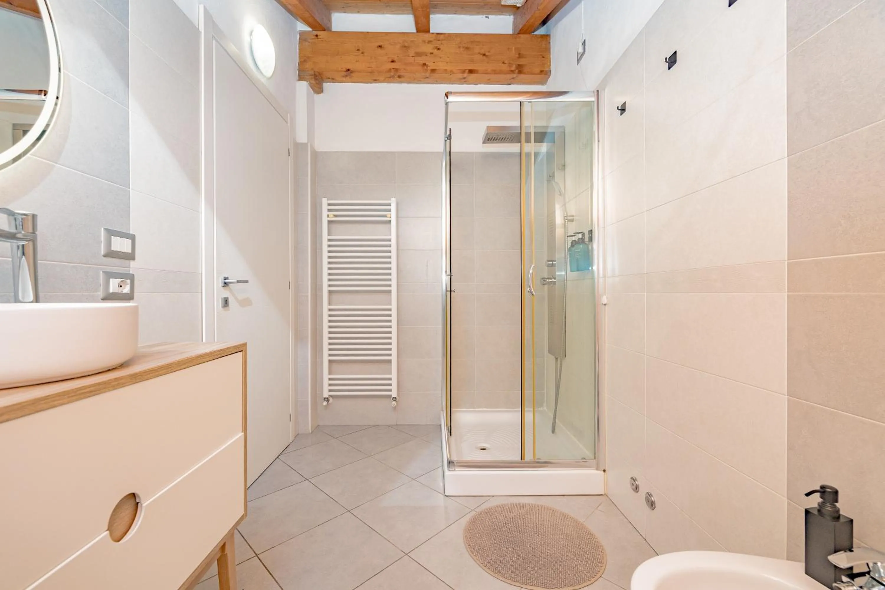 Shower in B&B Villa Milano by Rhospitality it