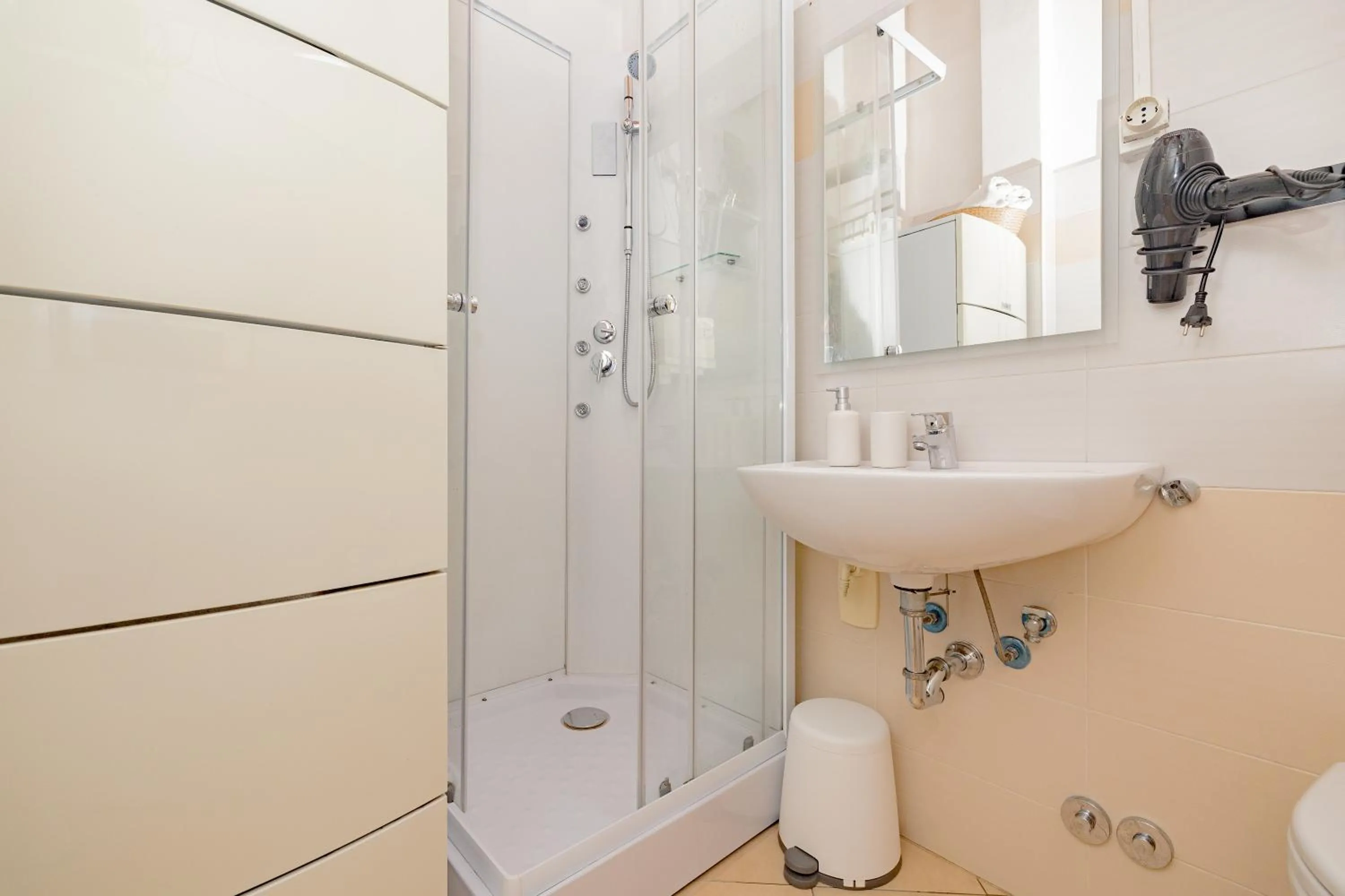 Shower in B&B Villa Milano by Rhospitality it