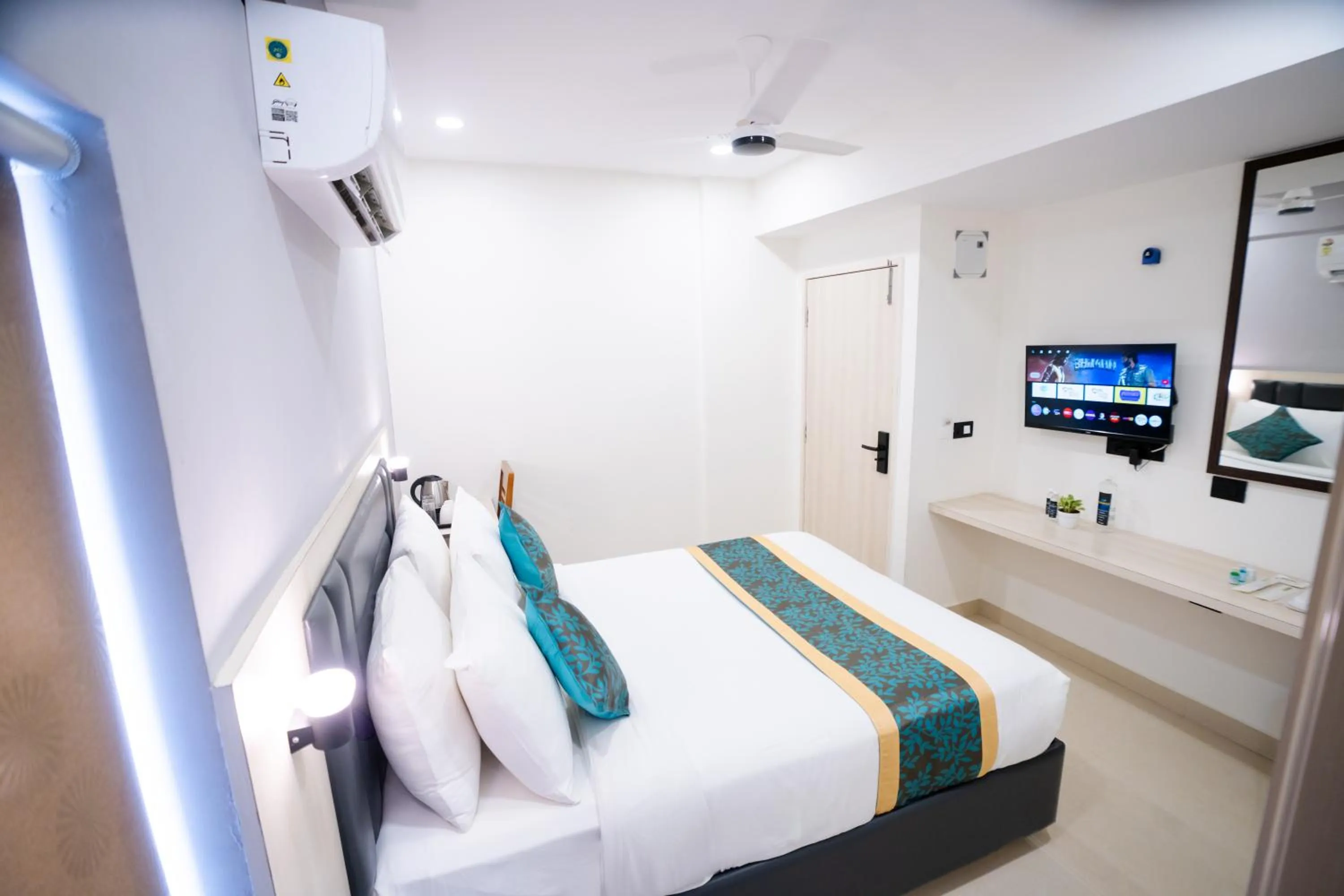 Bedroom, Bed in Sunrise Business Hotel, S R Nagar - Ameerpet