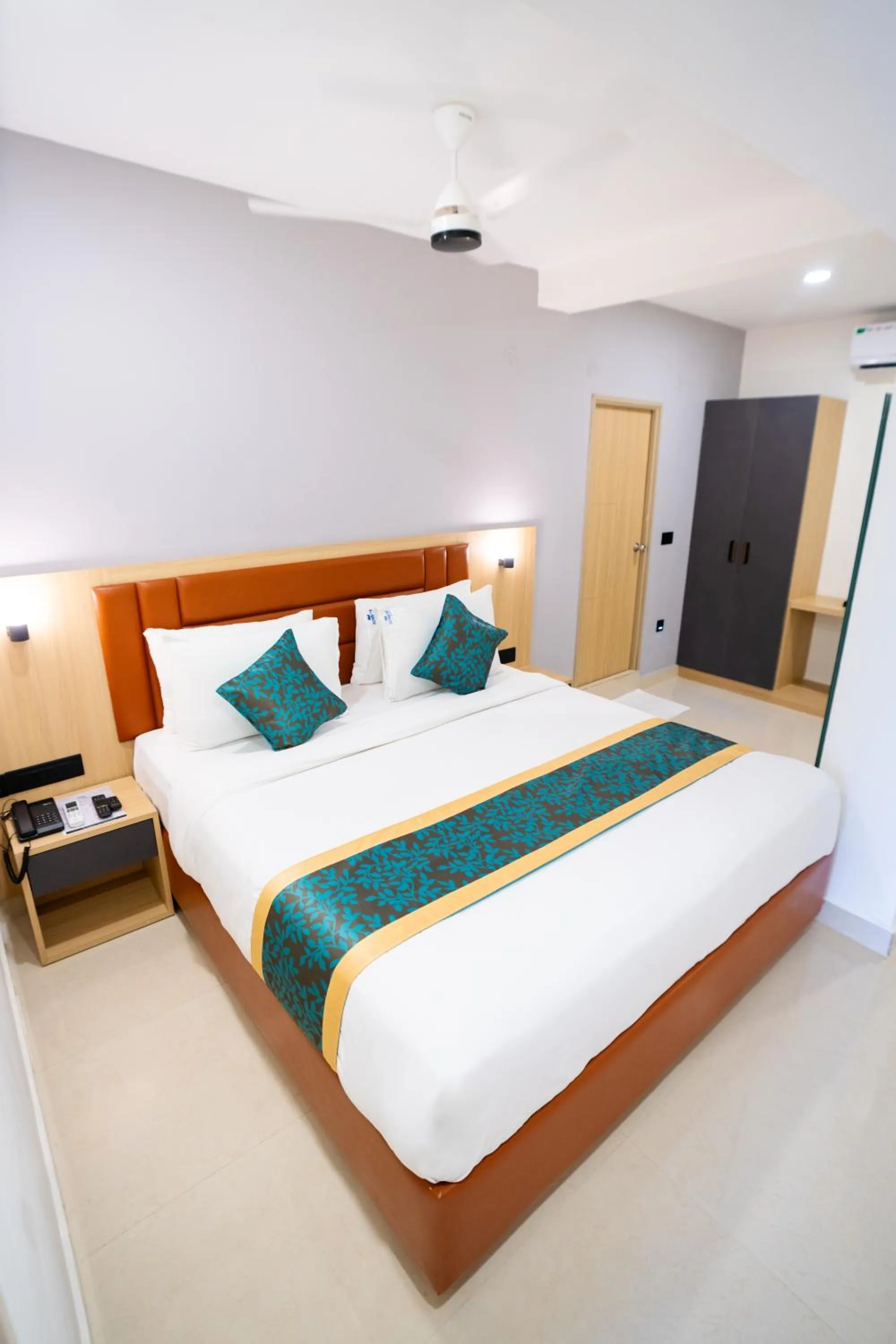 Bedroom, Bed in Sunrise Business Hotel, S R Nagar - Ameerpet