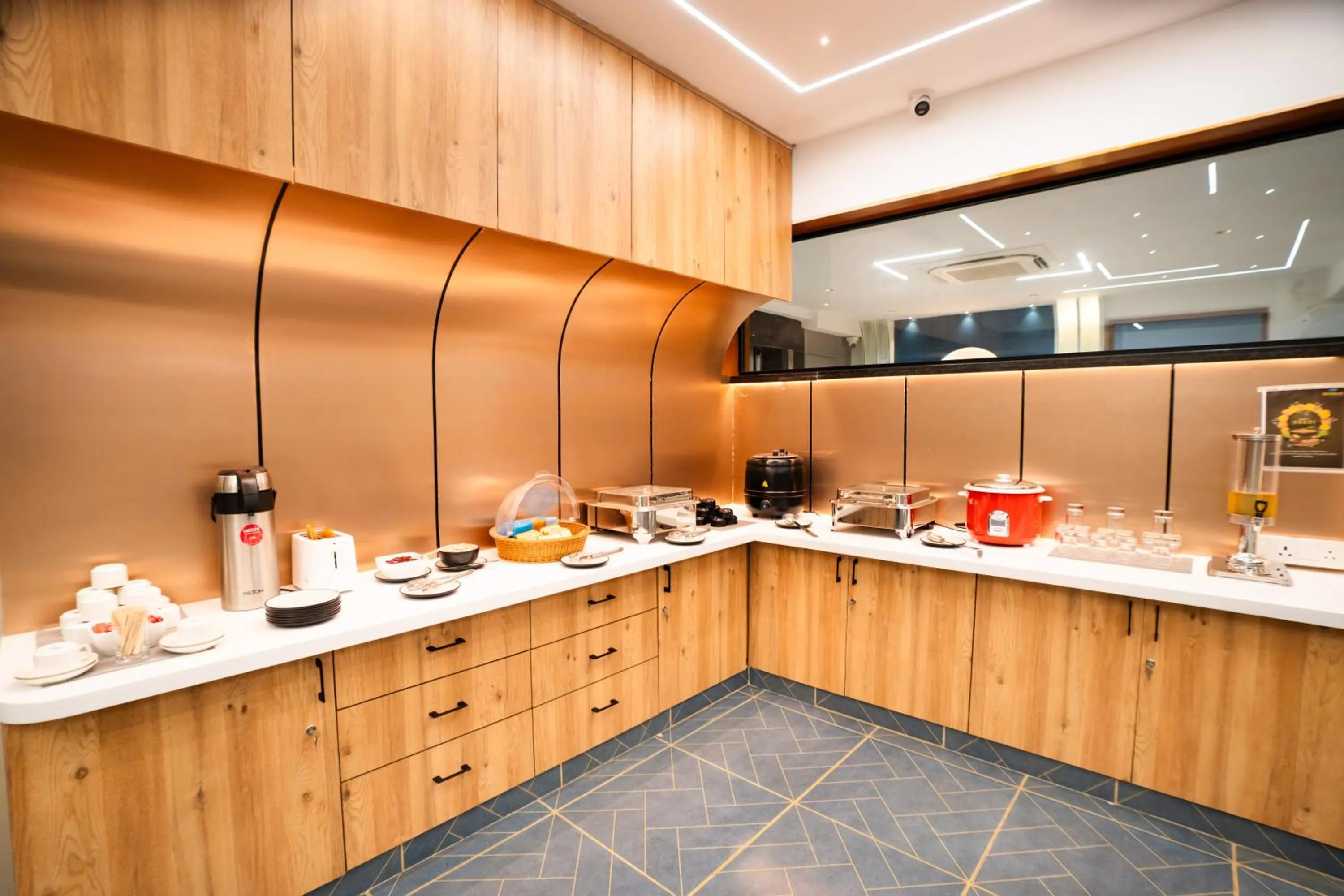 Restaurant/places to eat in Sunrise Business Hotel, S R Nagar - Ameerpet