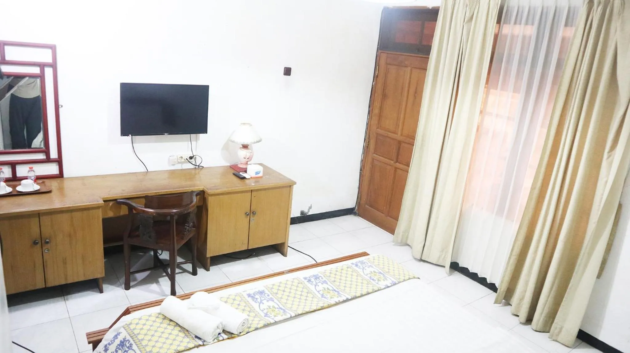 Deluxe King Room in PLUM Hotel Palereman Batu