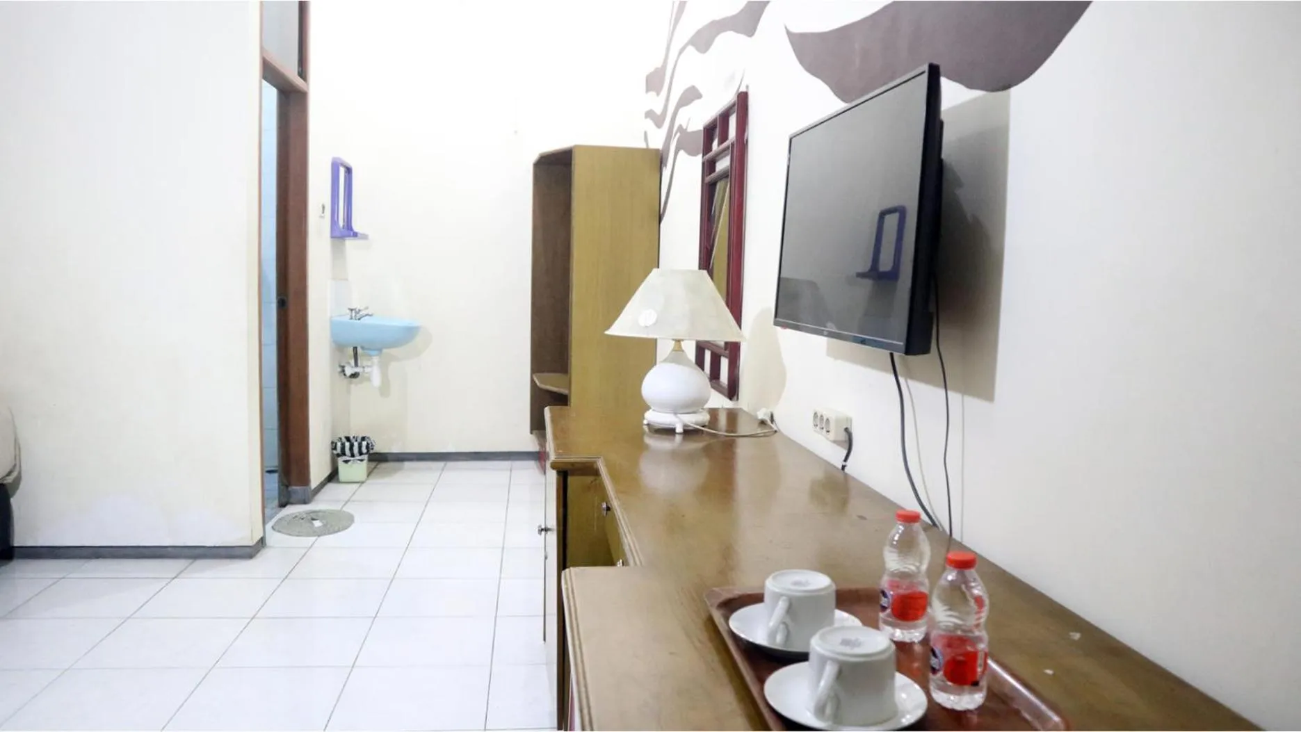TV and multimedia in PLUM Hotel Palereman Batu