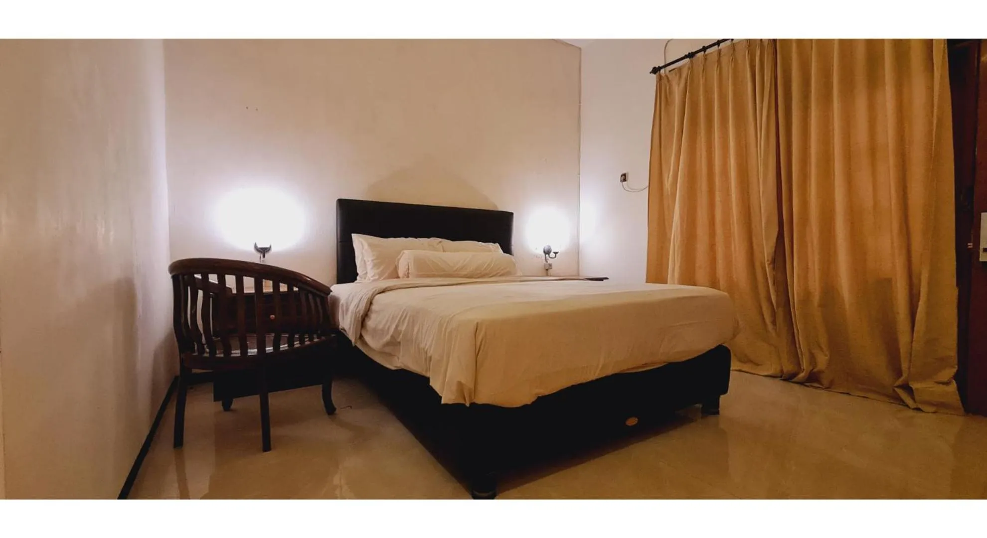 Bedroom, Bed in PLUM Hotel Palereman Batu