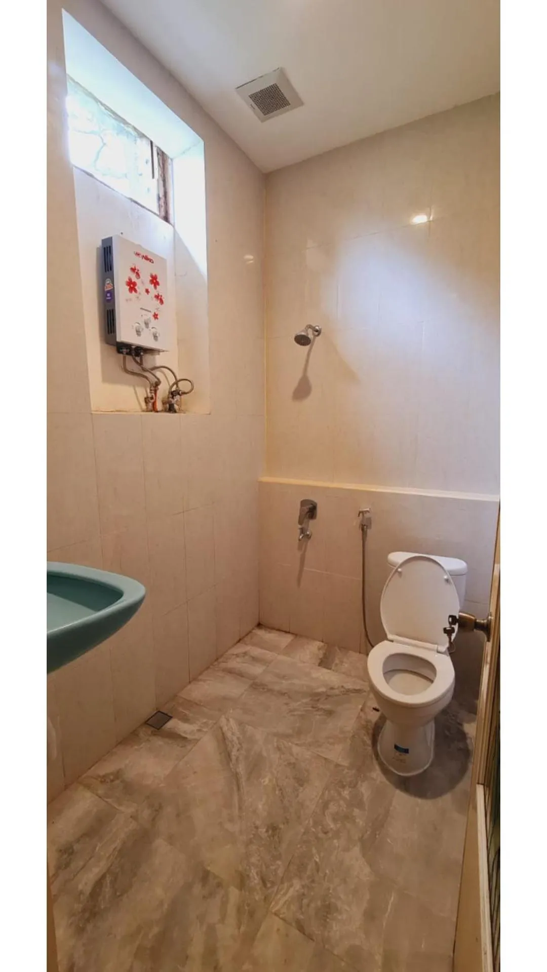 Bathroom in PLUM Hotel Palereman Batu