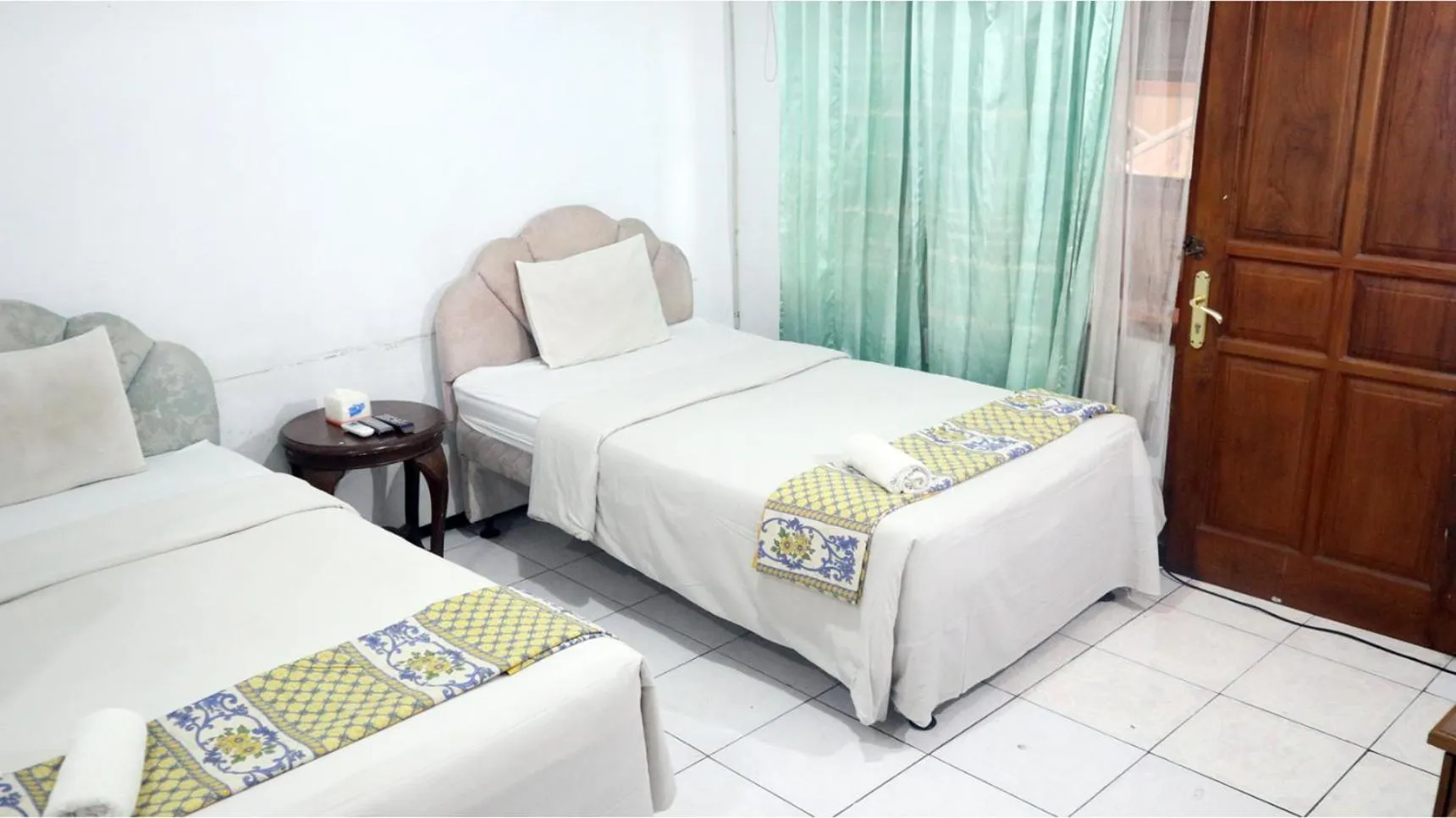 Bed in PLUM Hotel Palereman Batu