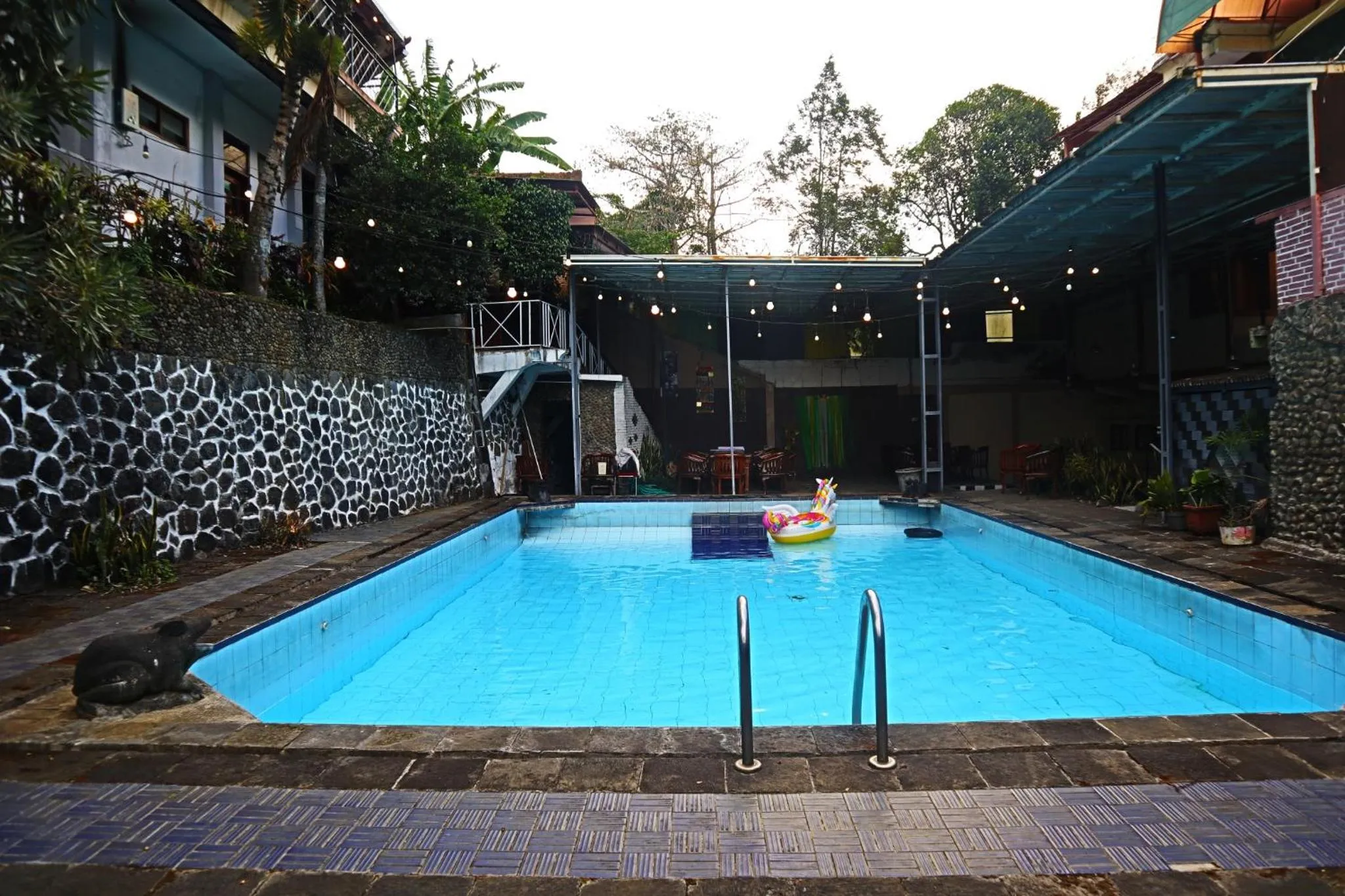 Swimming pool in PLUM Hotel Palereman Batu