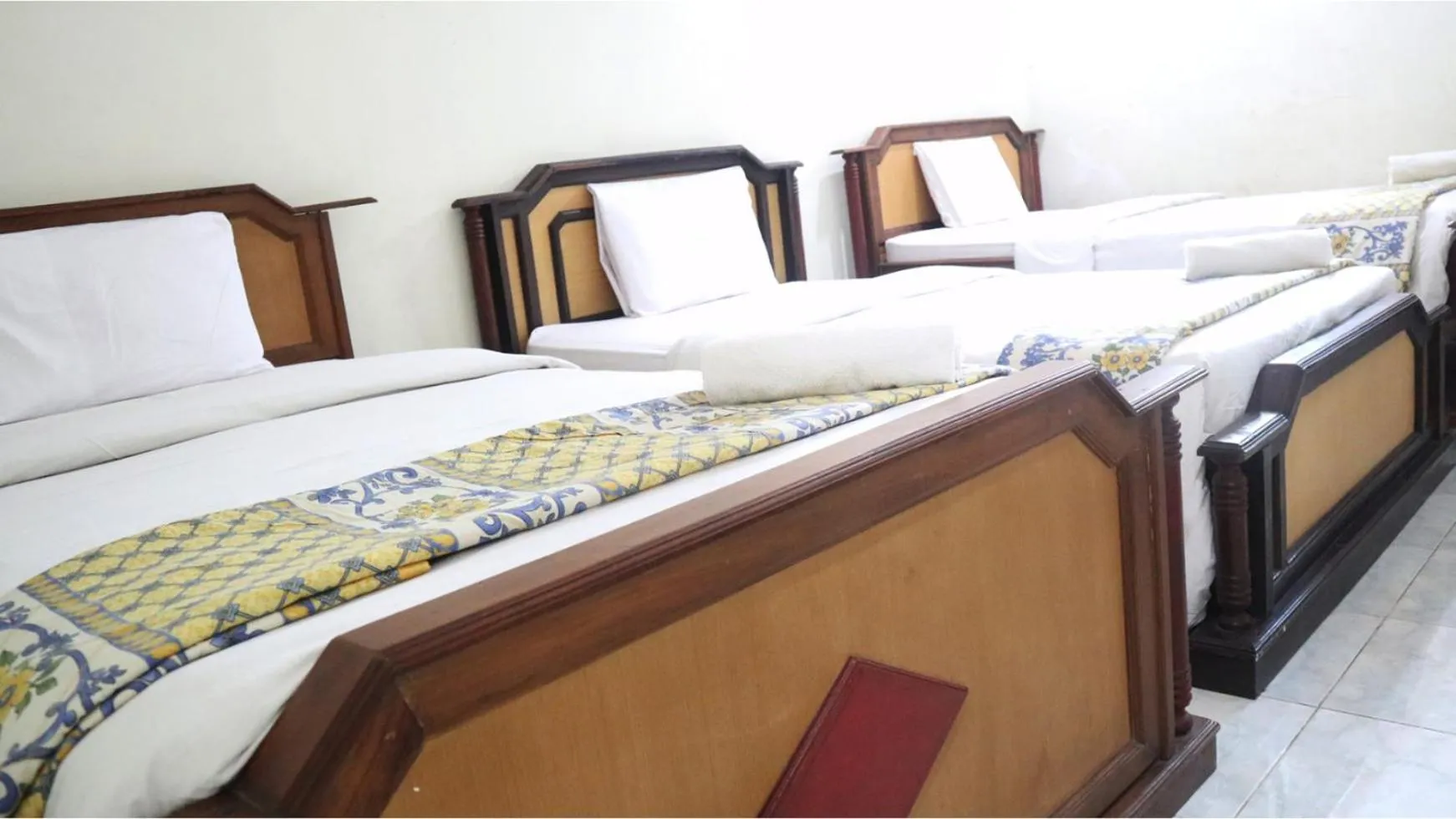 Bed in PLUM Hotel Palereman Batu