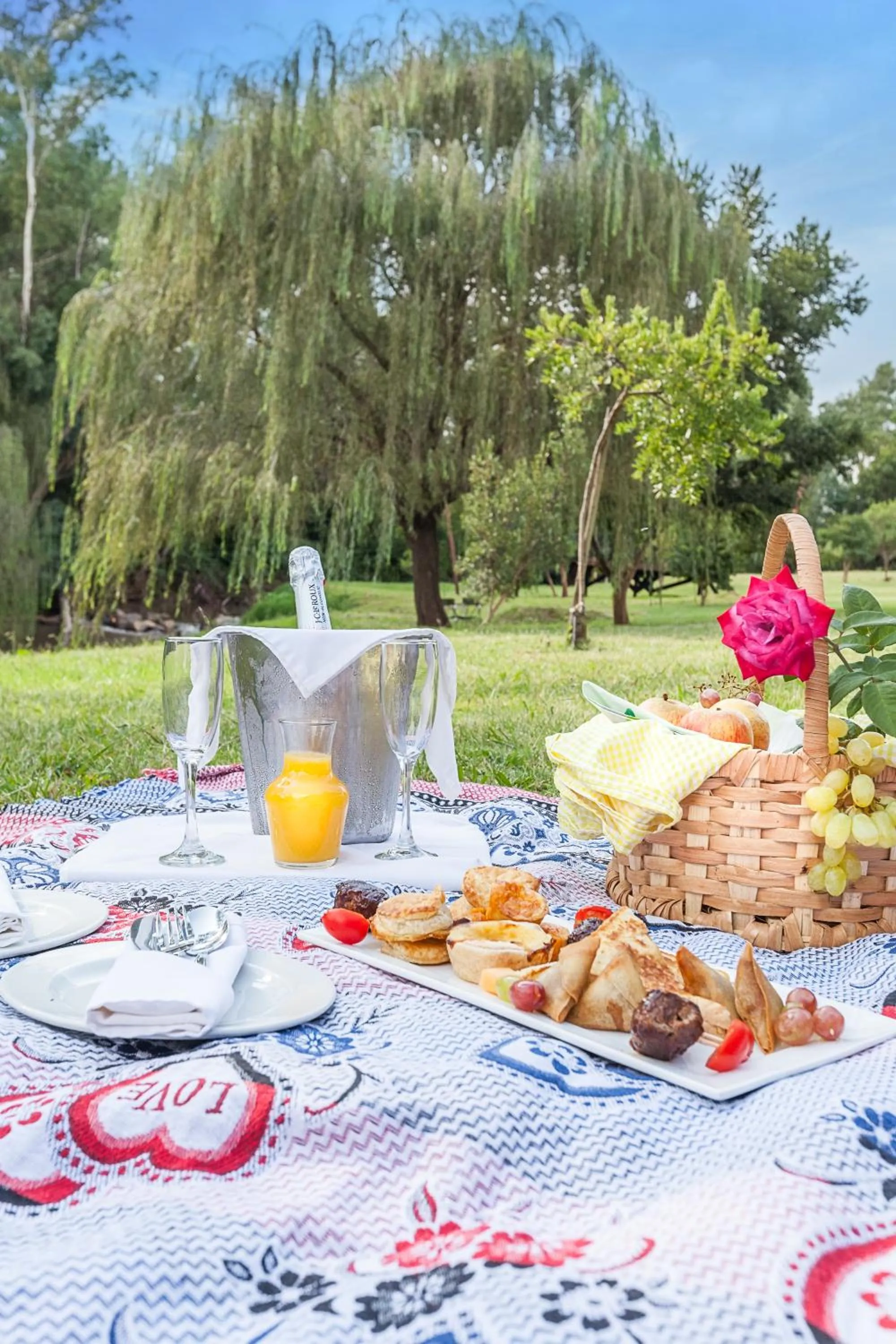 Food and drinks in Riverstone Lodge