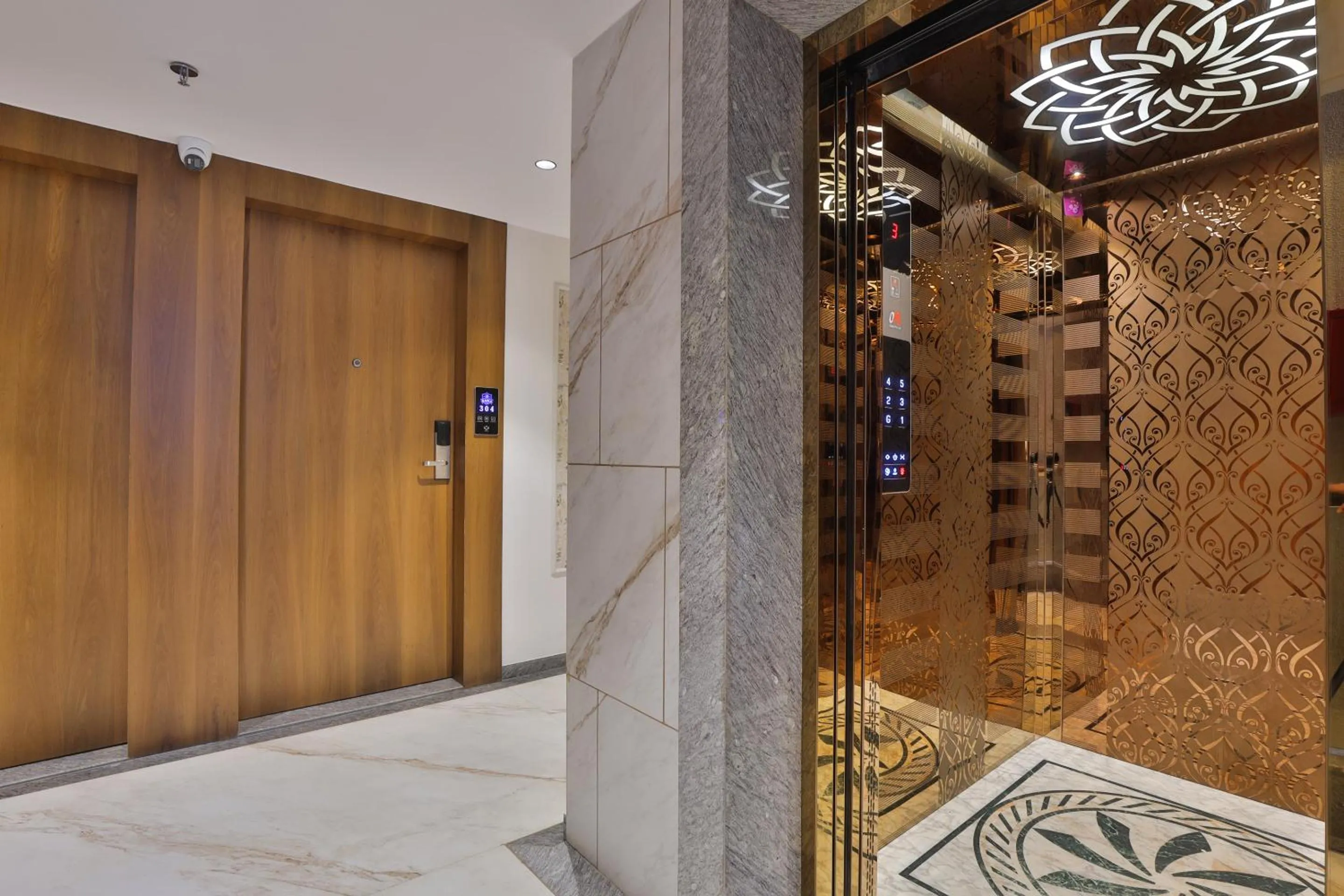 Shower in Hotel Bawa Inn