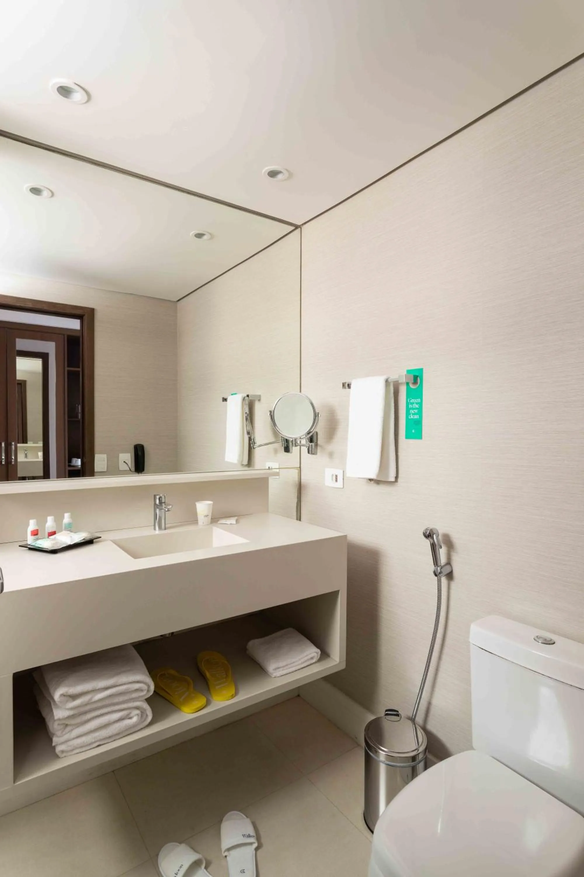 Bathroom in Golden Tulip São José dos Campos