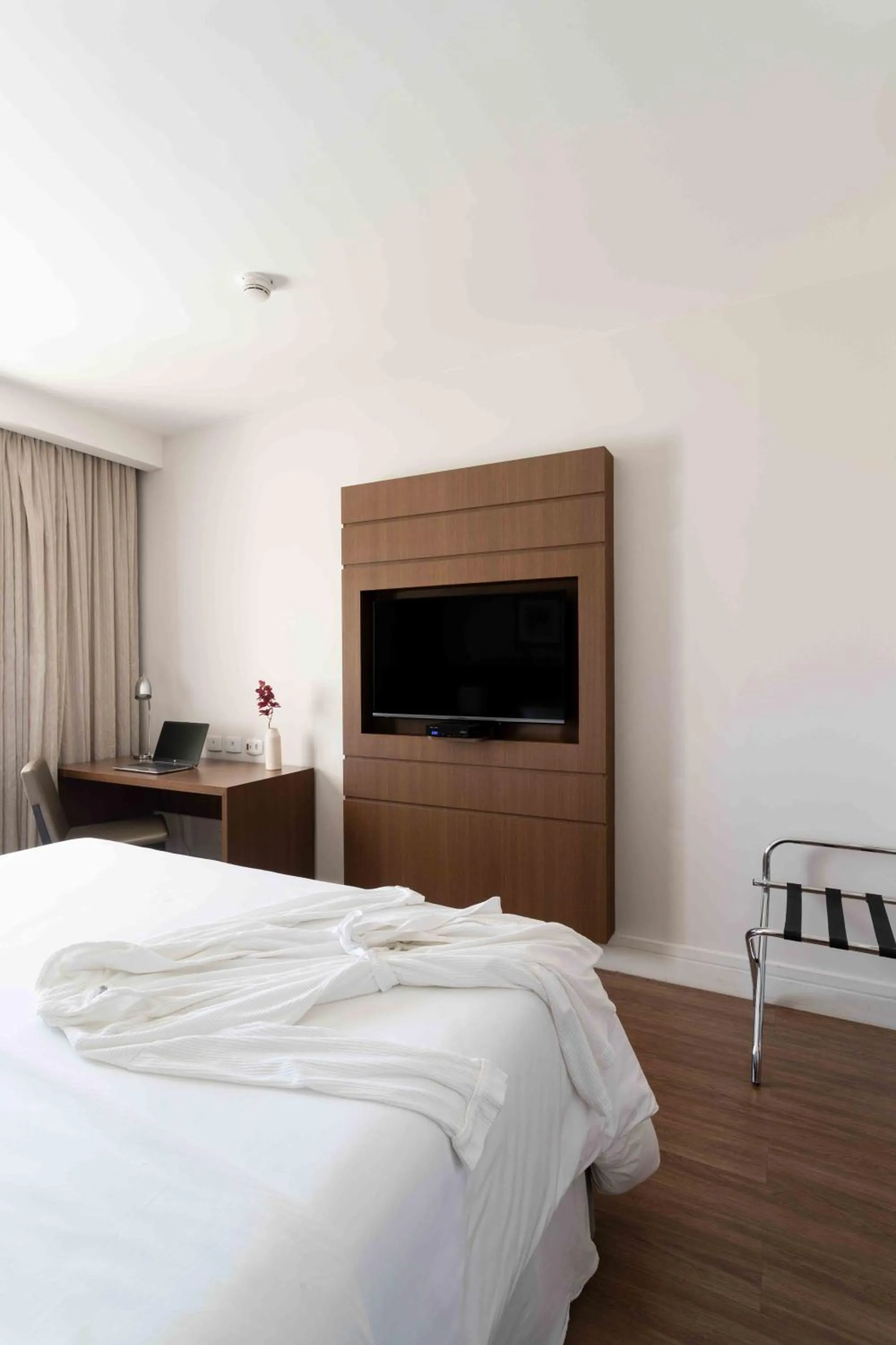 Bedroom, Bed in Golden Tulip São José dos Campos