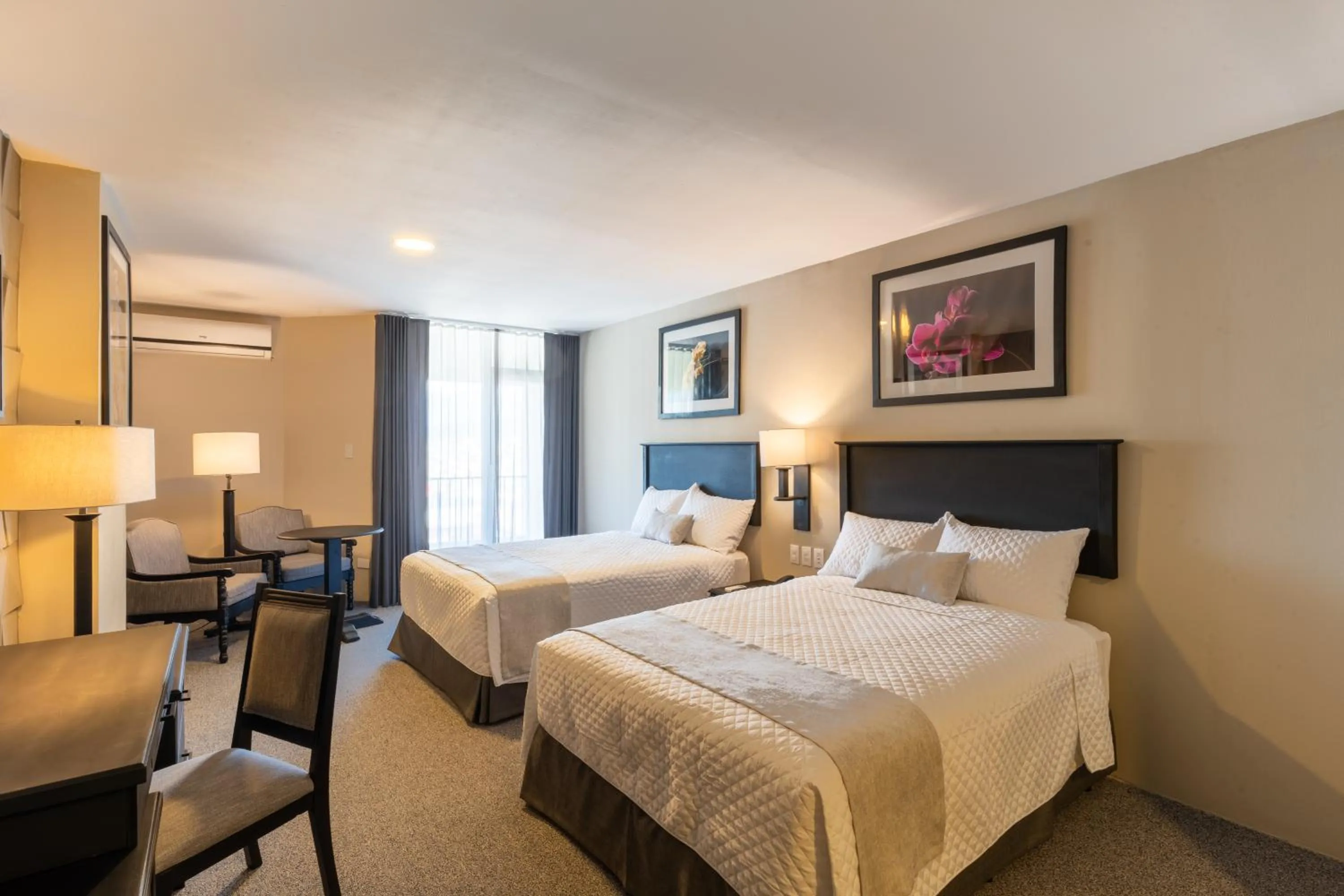 Photo of the whole room, Bed in Conquistador Hotel & Conference Center