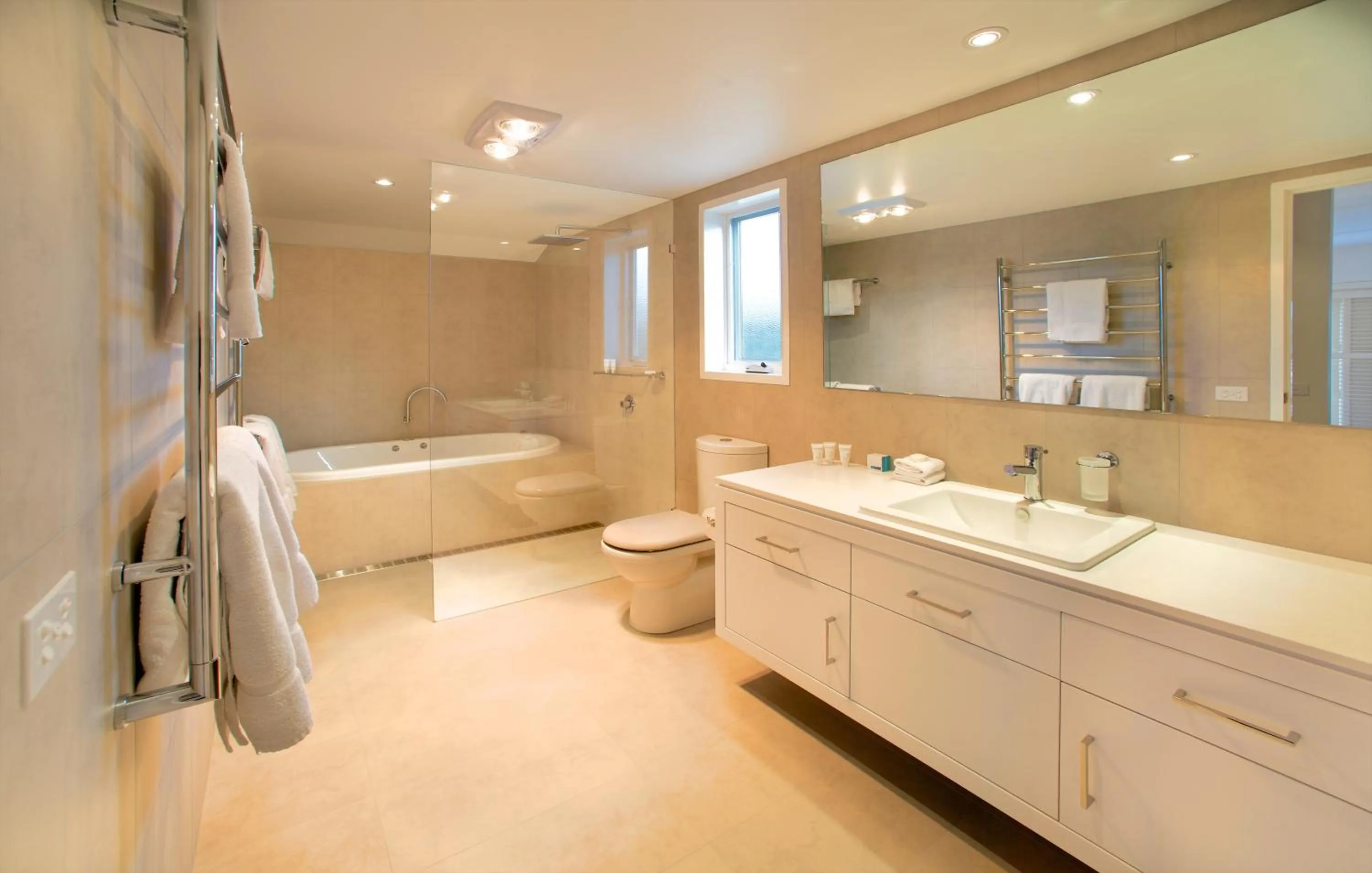 Bathroom in Plantation House at Whitecliffs Bed and Breakfast