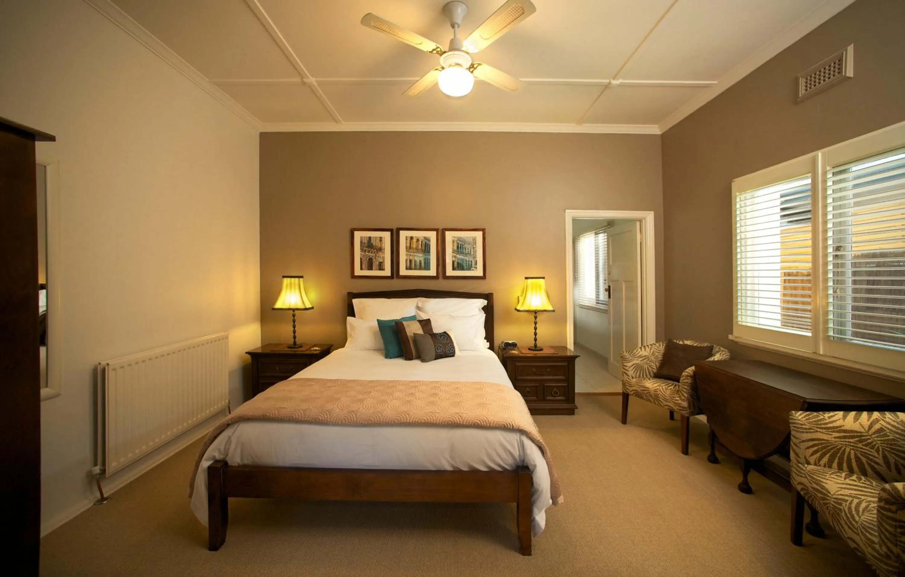 Bed in Plantation House at Whitecliffs Bed and Breakfast