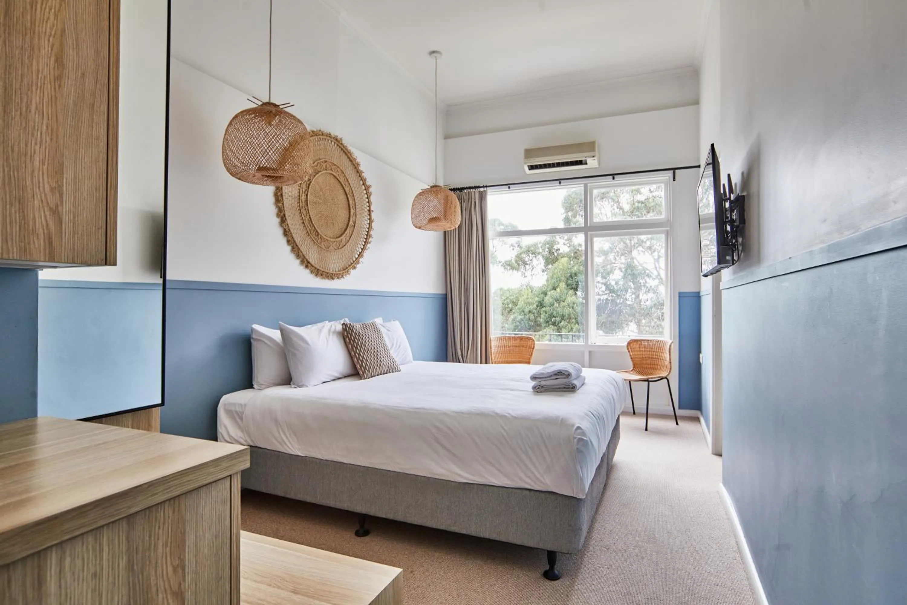 Property building, Bed in Lorne Hotel