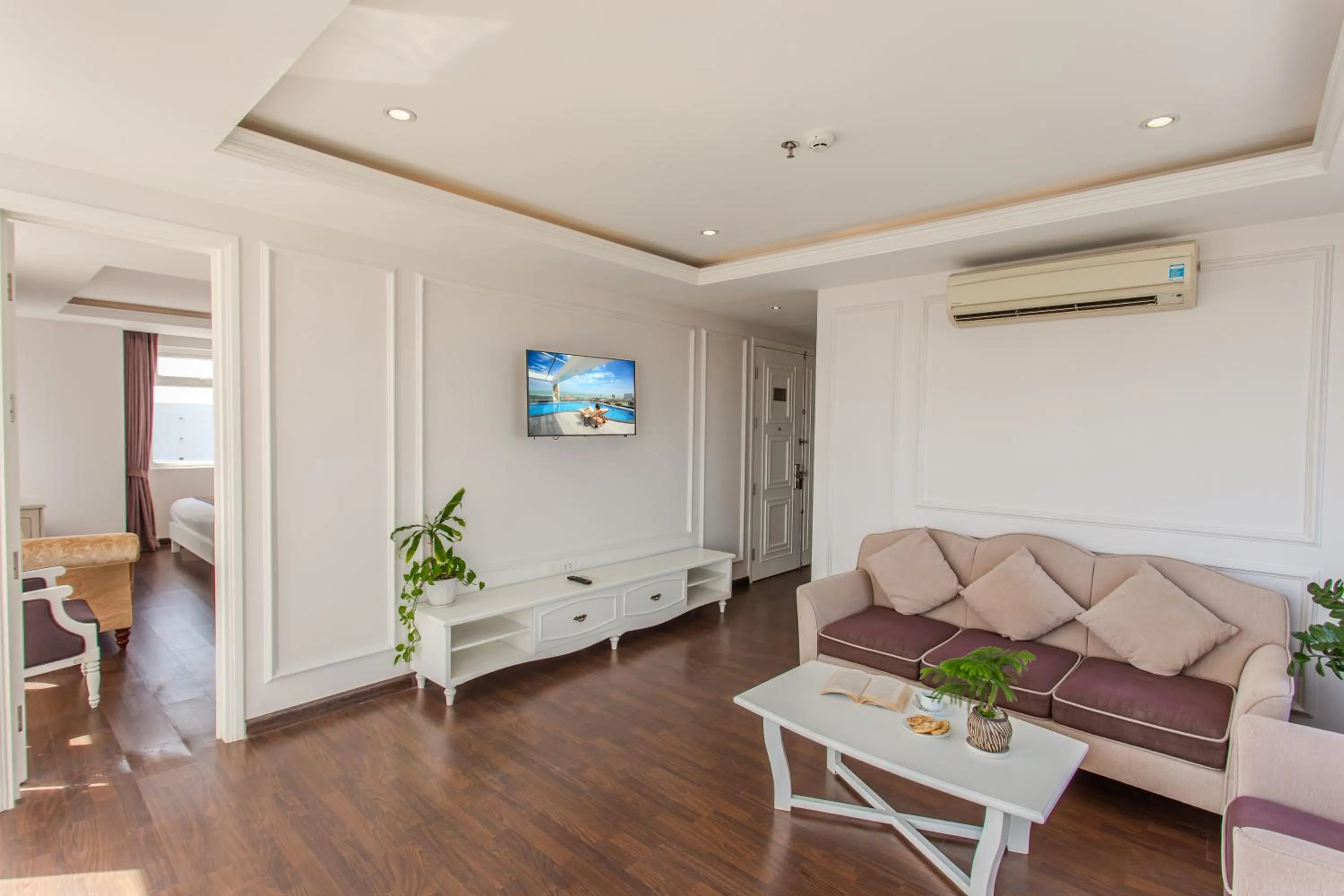 TV and multimedia in Sea Phoenix Hotel Da Nang