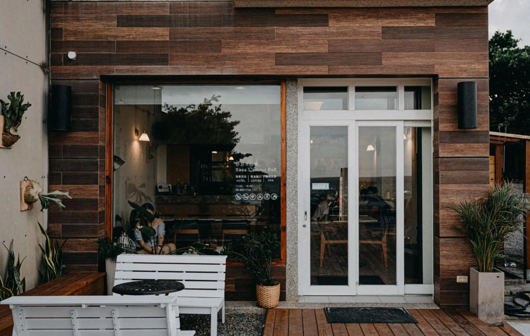 Decorative detail in Sasa Nor Lamour B&B