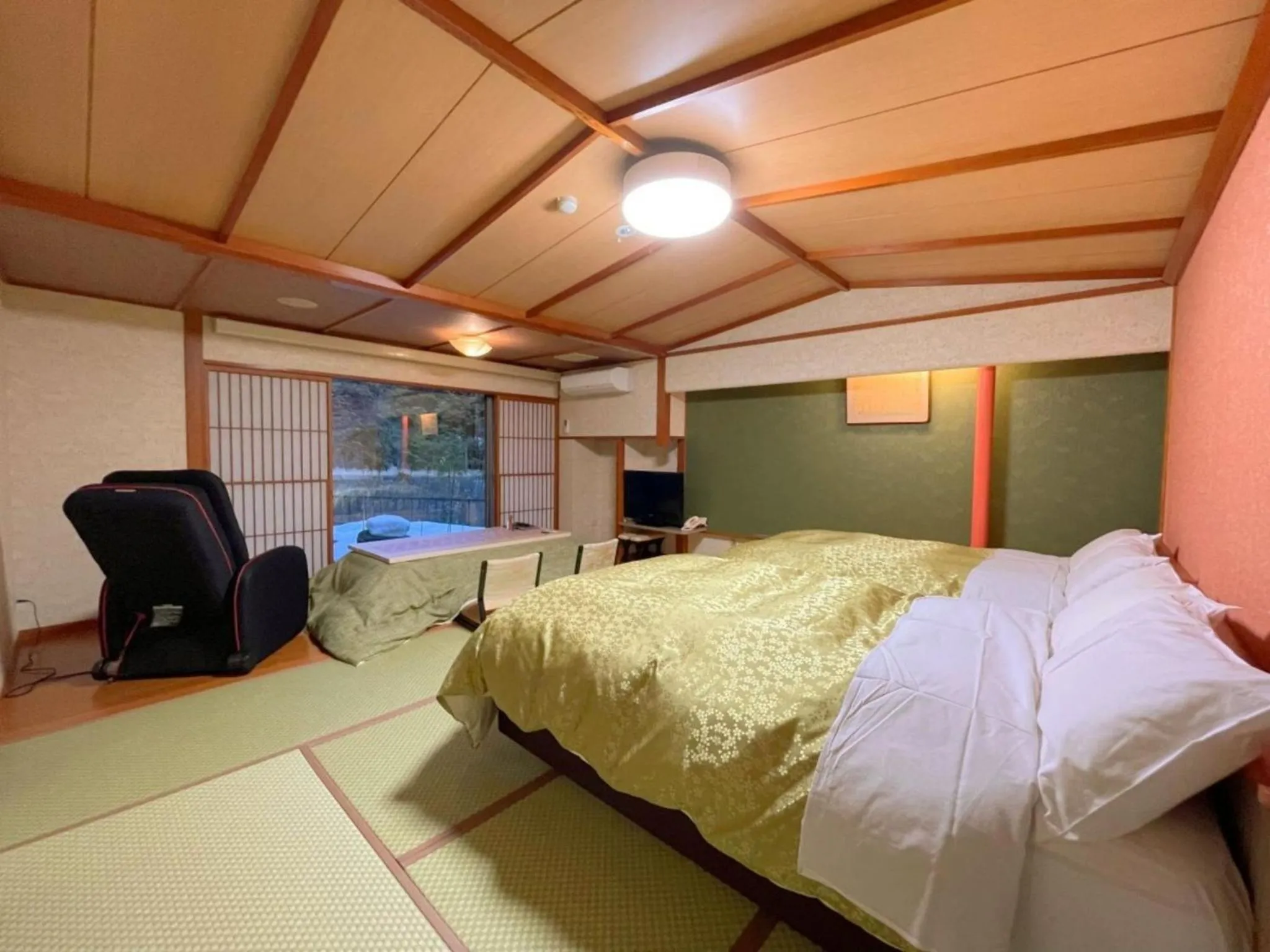 Photo of the whole room, Bed in Harumiya Ryokan