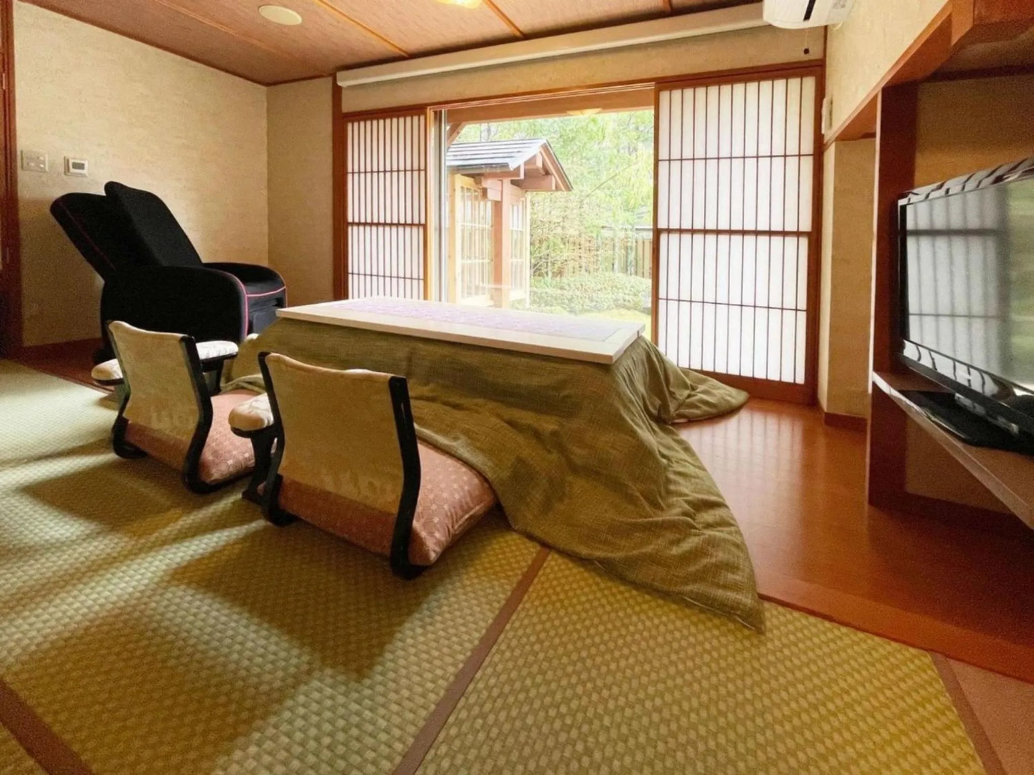 Photo of the whole room in Harumiya Ryokan