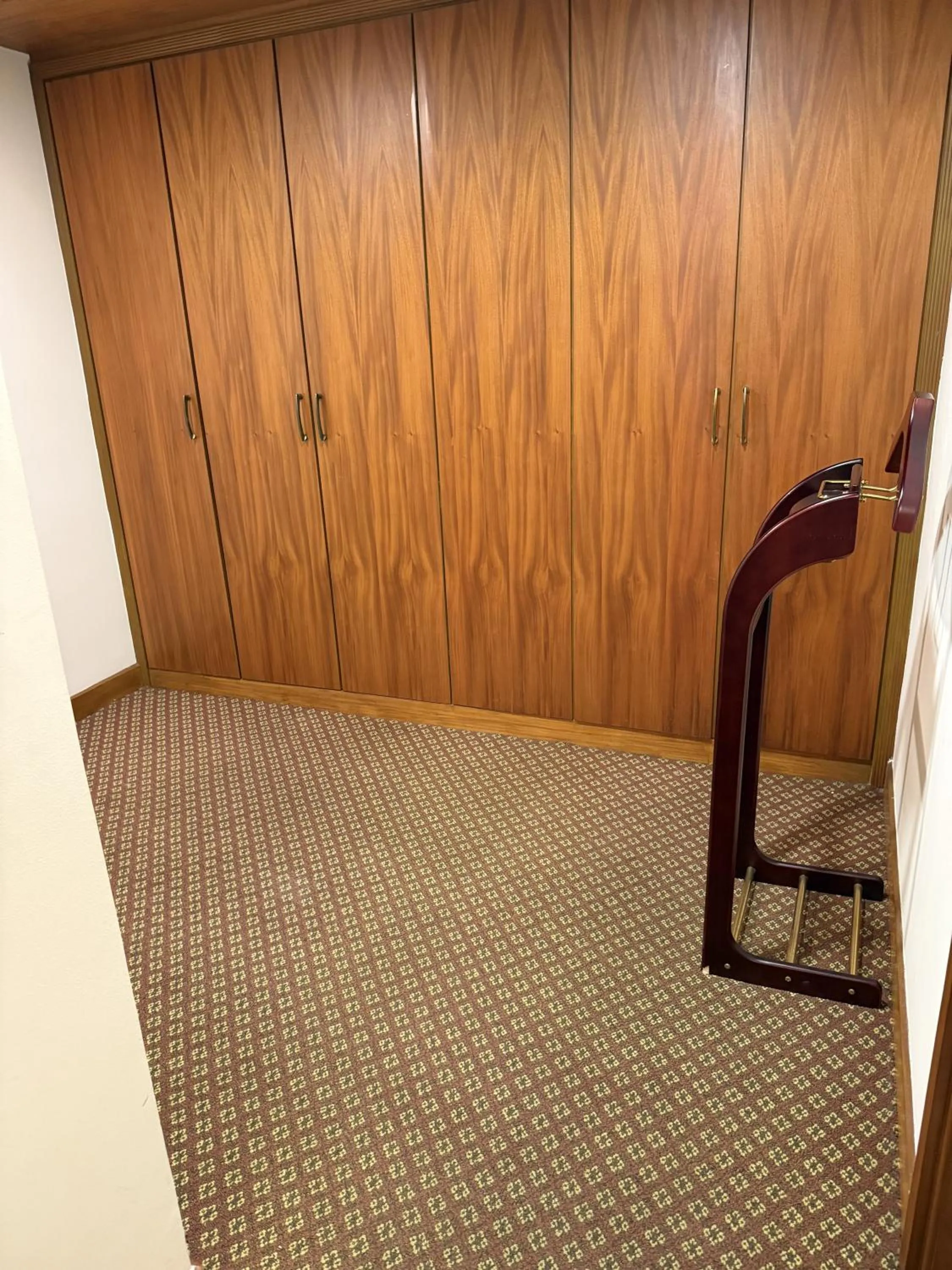 wardrobe in Cenneys Gateway - Pride of Salem