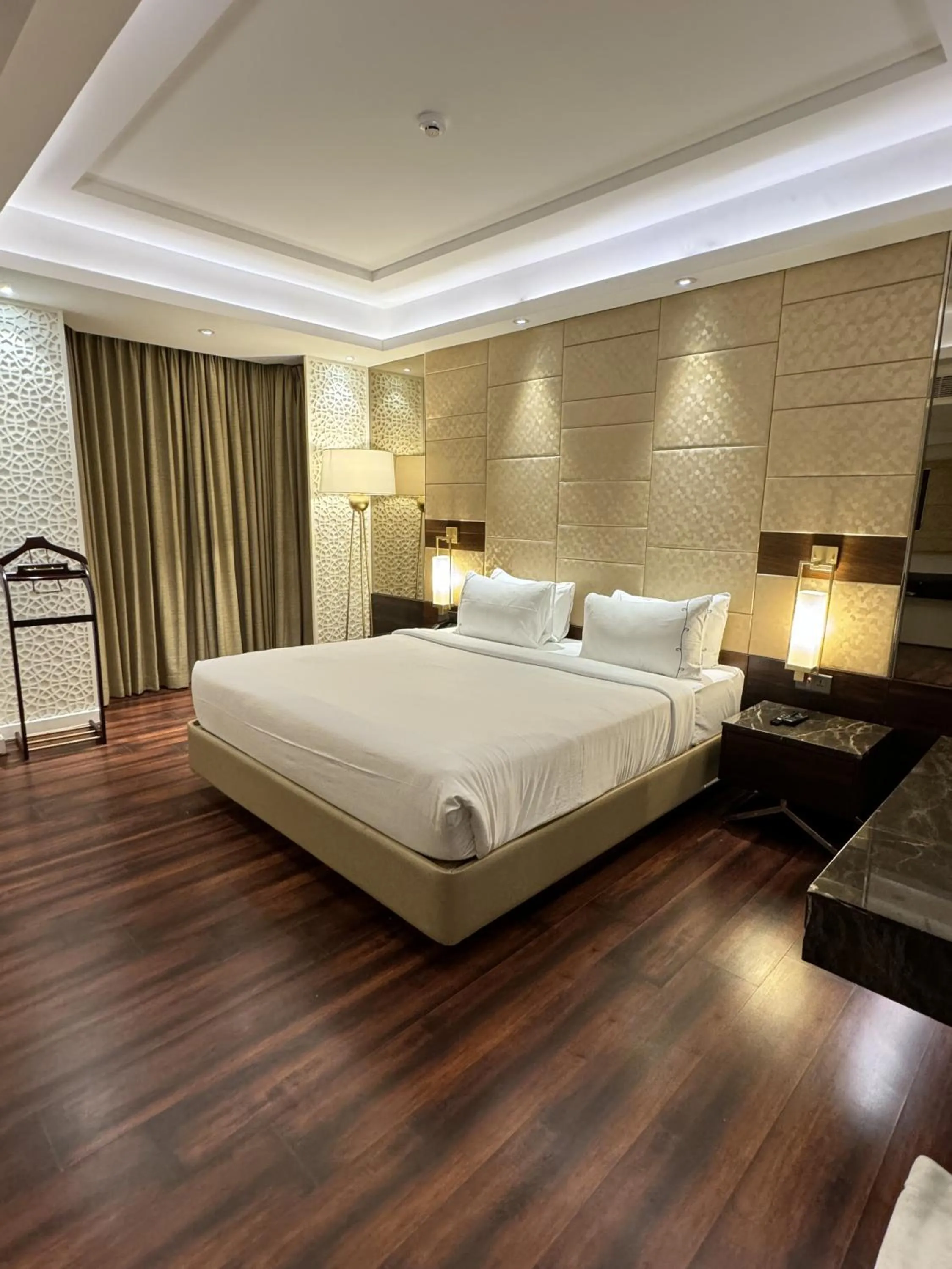 Bed in Cenneys Gateway - Pride of Salem