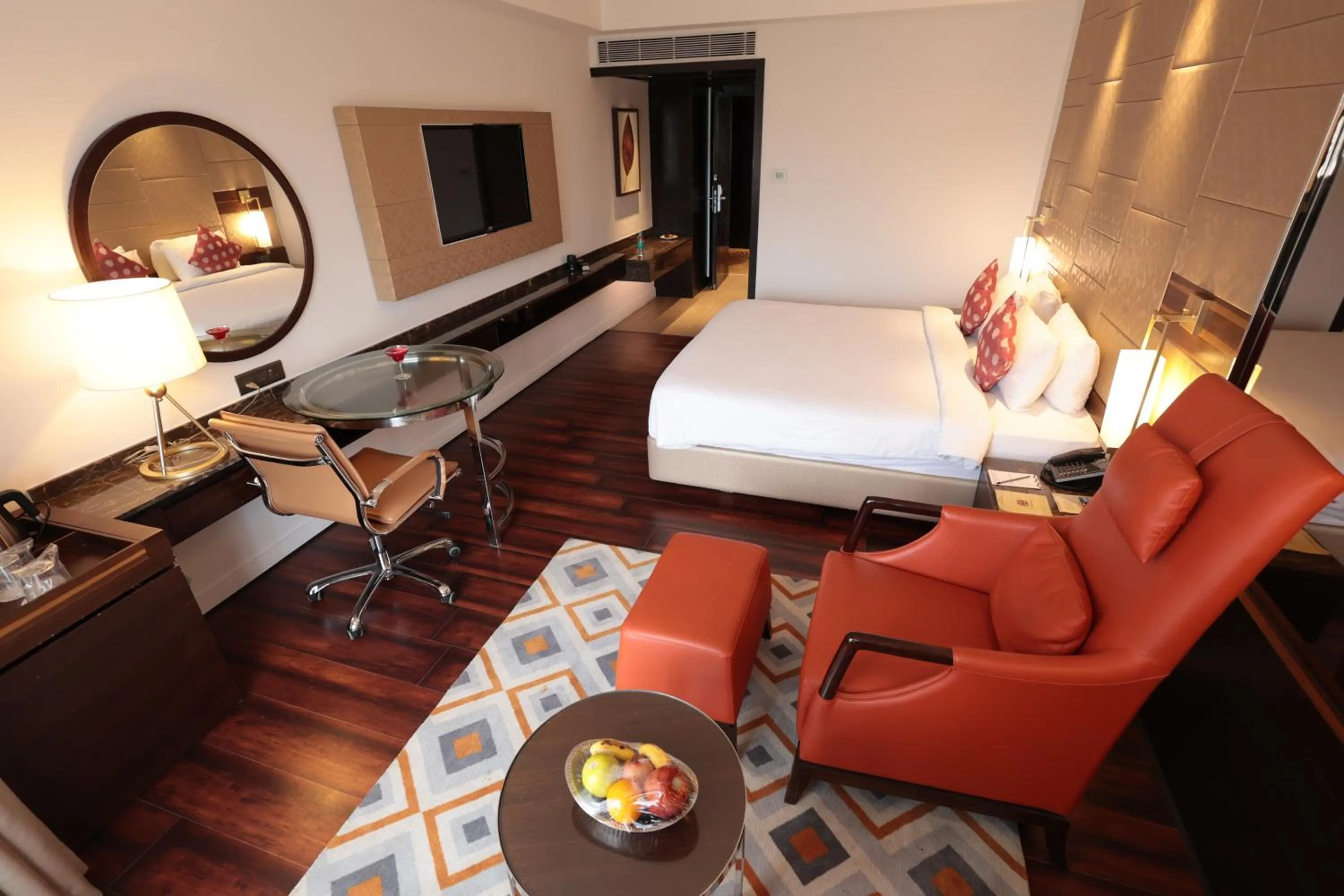 Bedroom, Bed in Cenneys Gateway - Pride of Salem