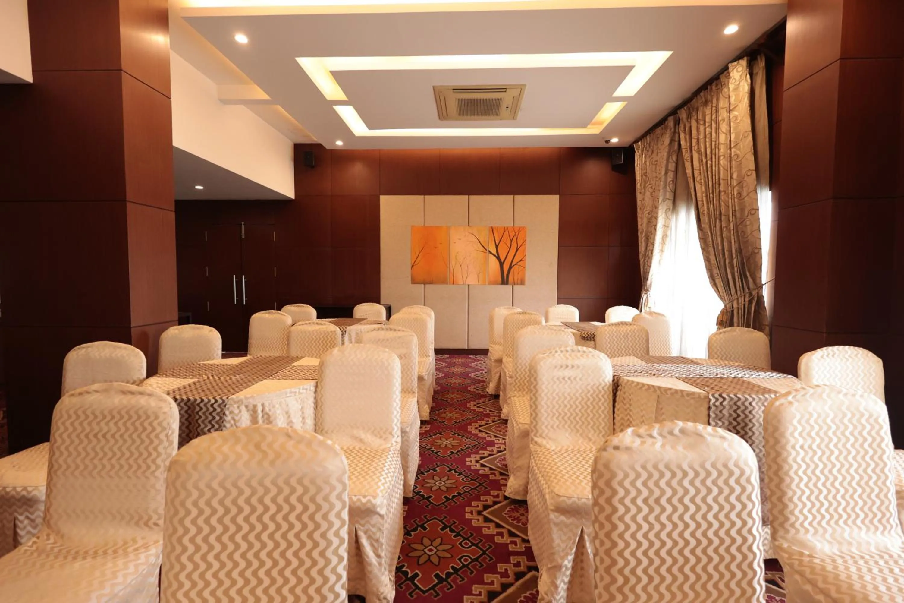 Meeting/conference room in Cenneys Gateway - Pride of Salem