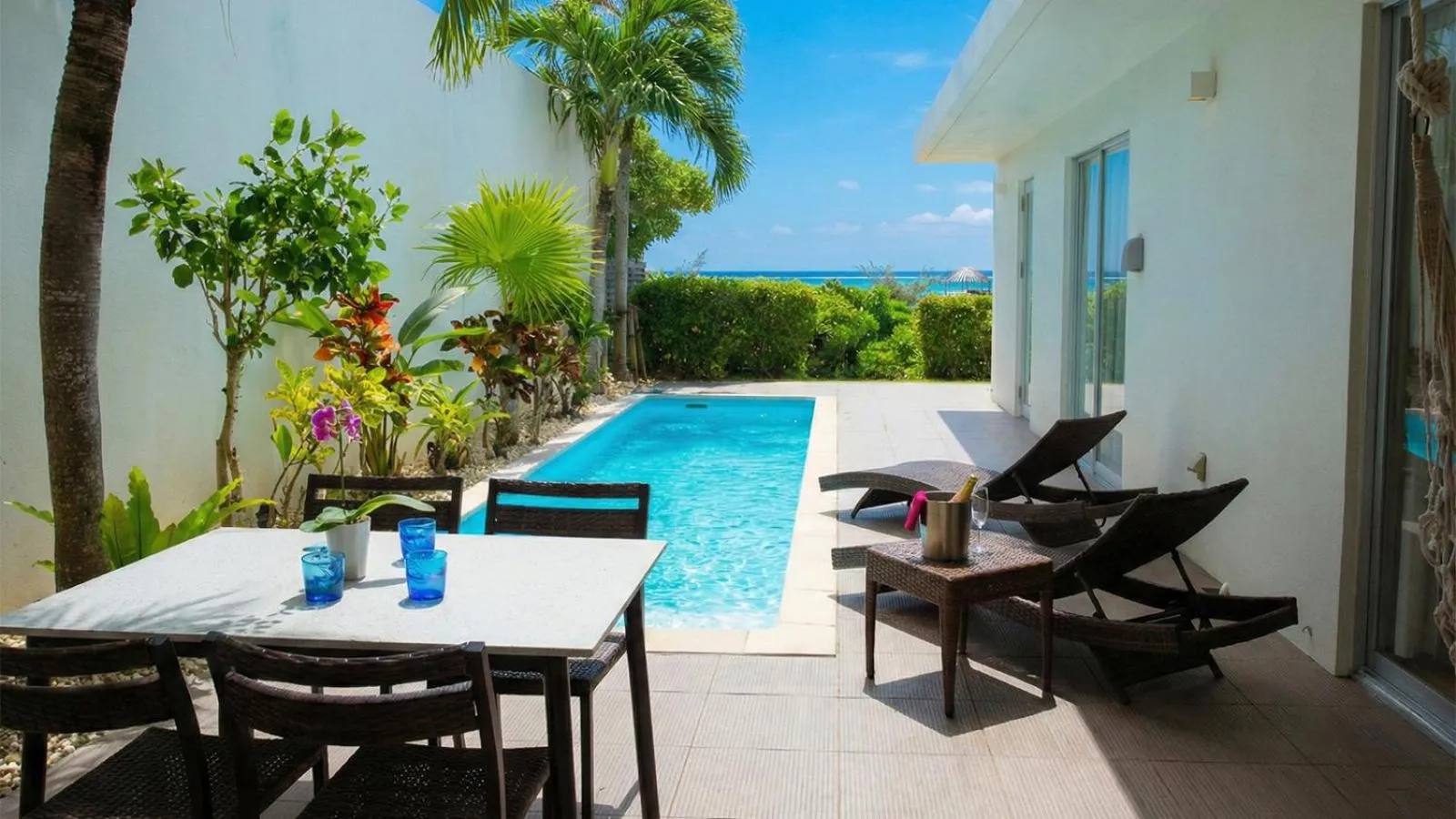 Pool view in Feliz Villa Suite Miyakojima Ueno