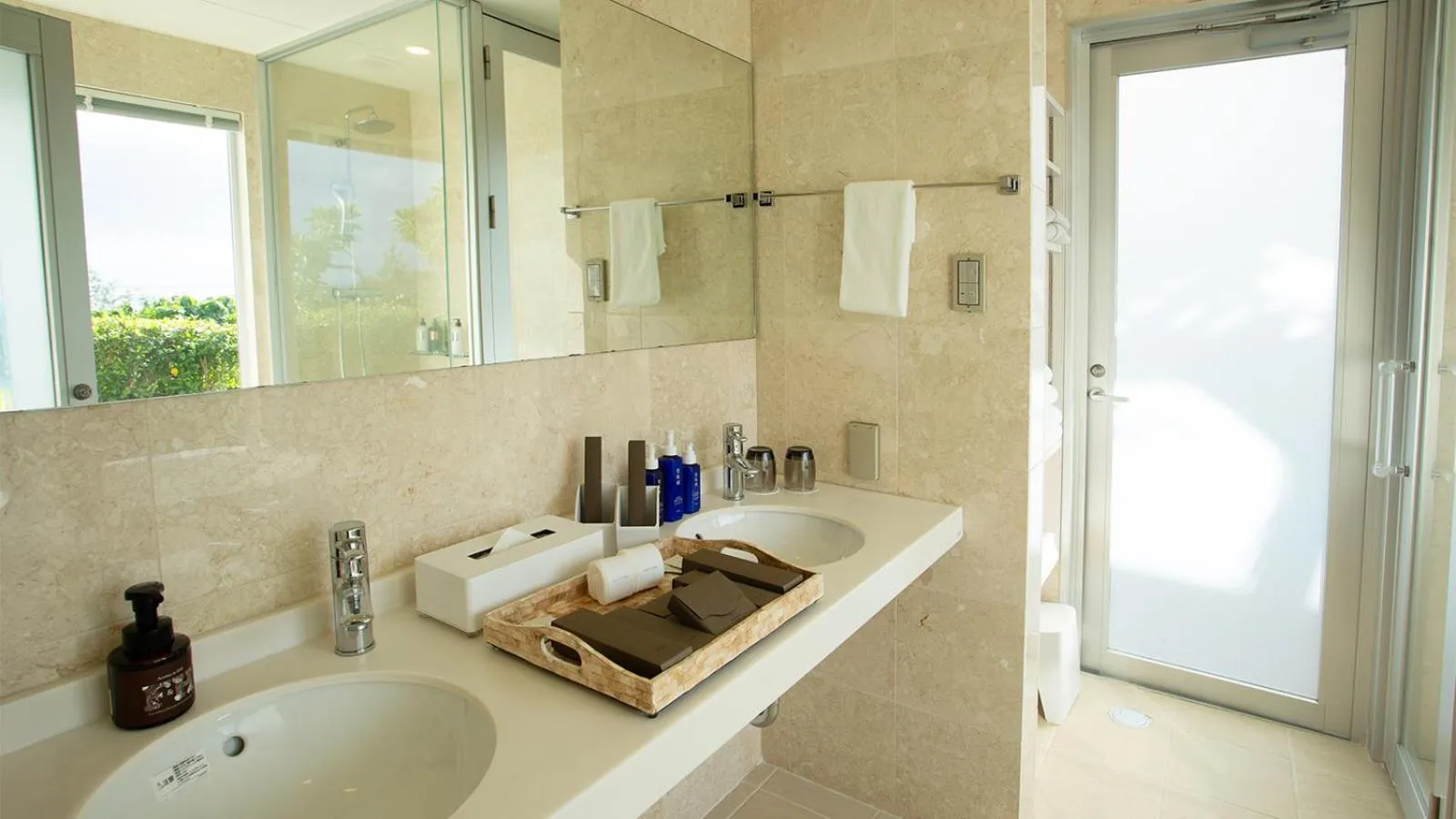 Bathroom in Feliz Villa Suite Miyakojima Ueno