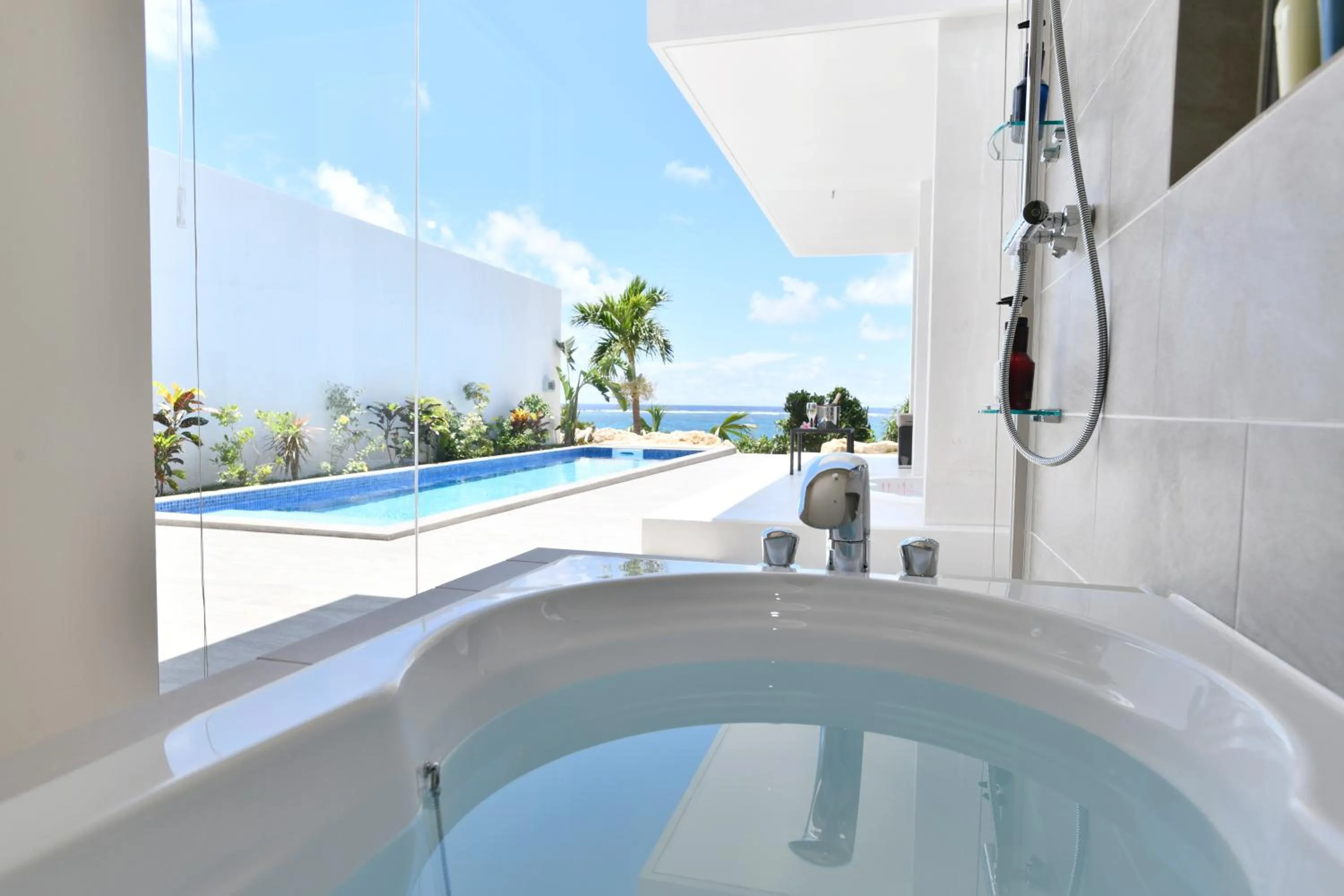 Bathroom in Feliz Villa Suite Miyakojima Ueno