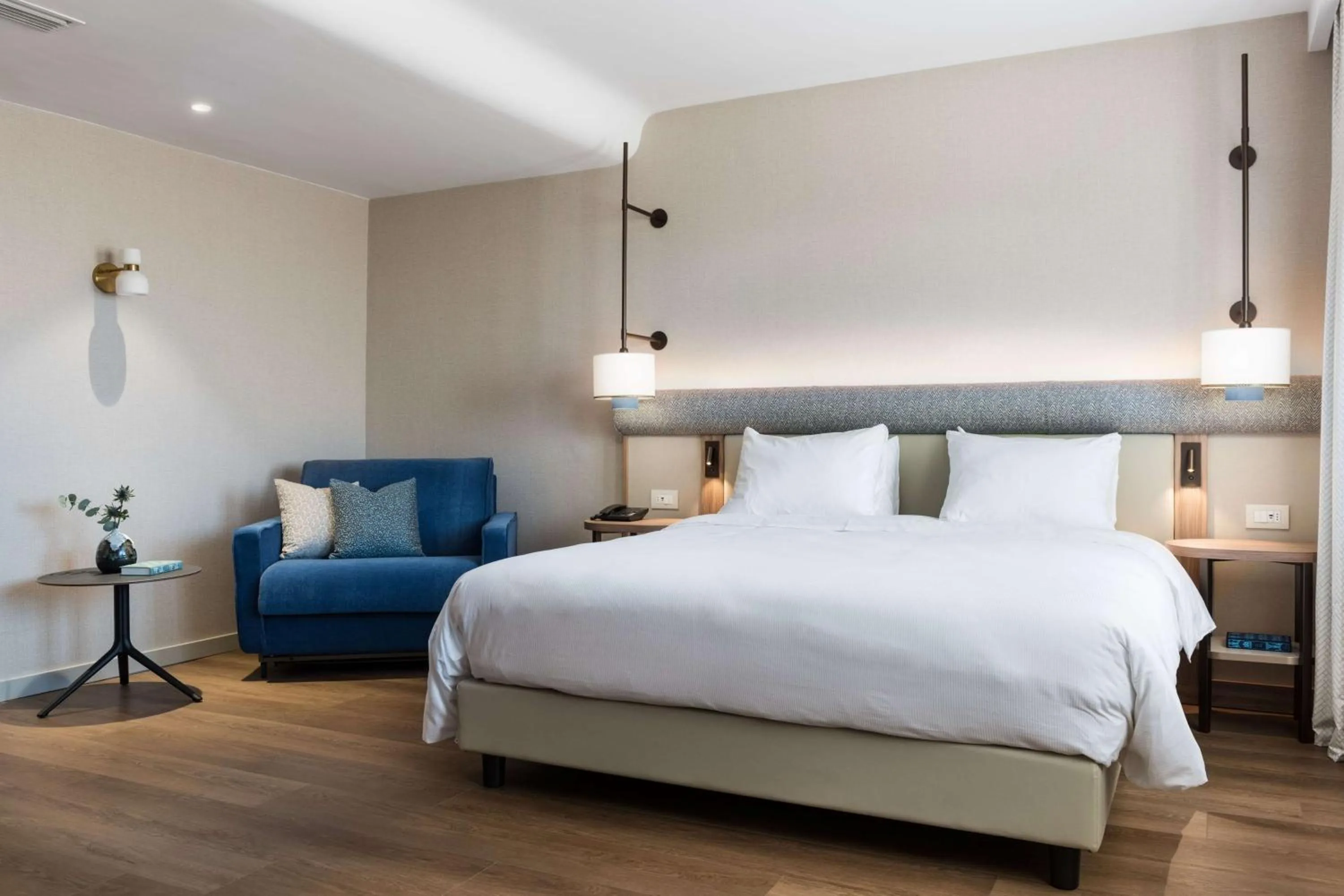 Living room, Bed in Ambasciatori Hotel Venice Mestre, Tapestry Collection by Hilton