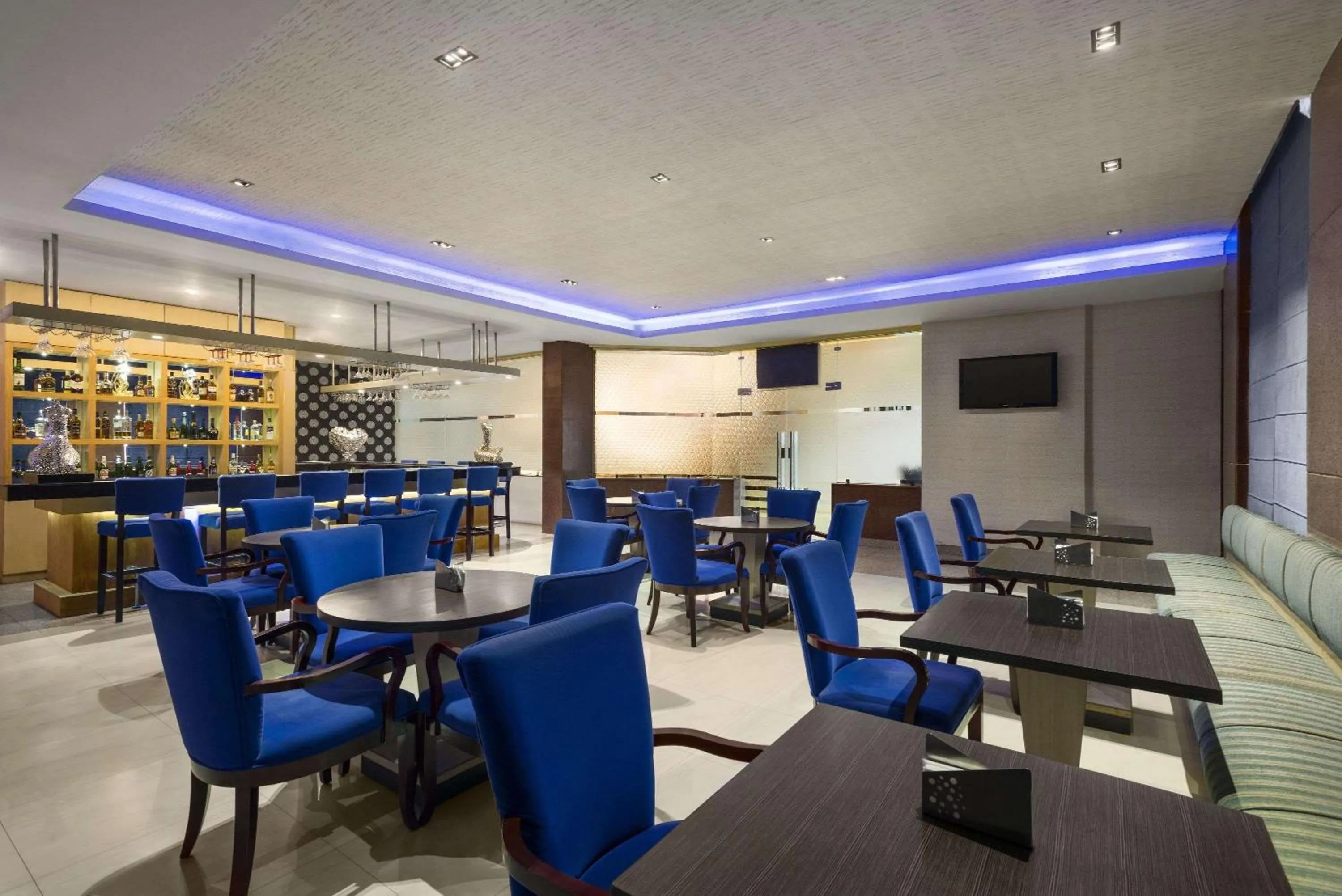 Lounge or bar in Days Hotel By Wyndham Neemrana