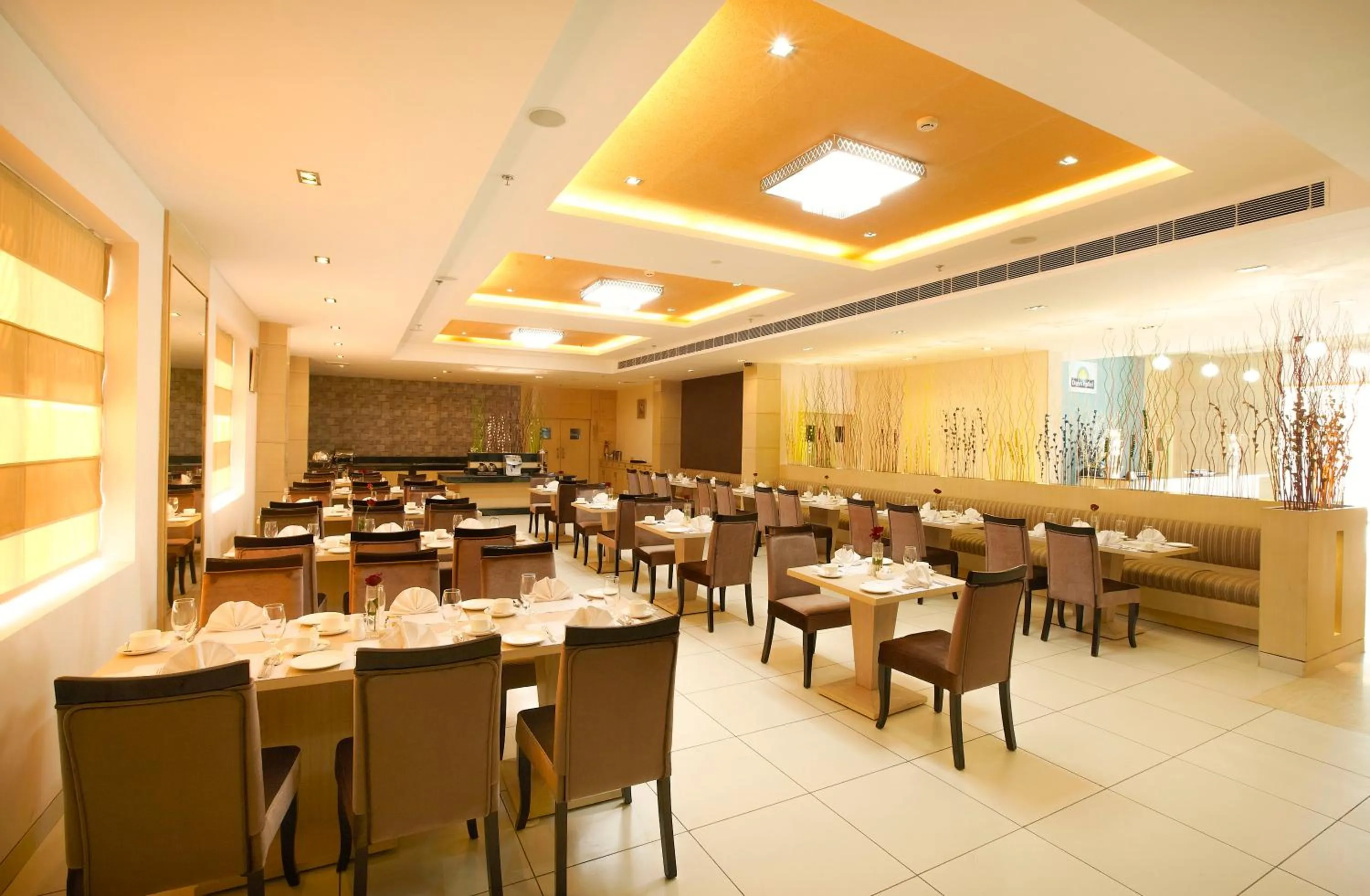 Restaurant/places to eat in Days Hotel By Wyndham Neemrana