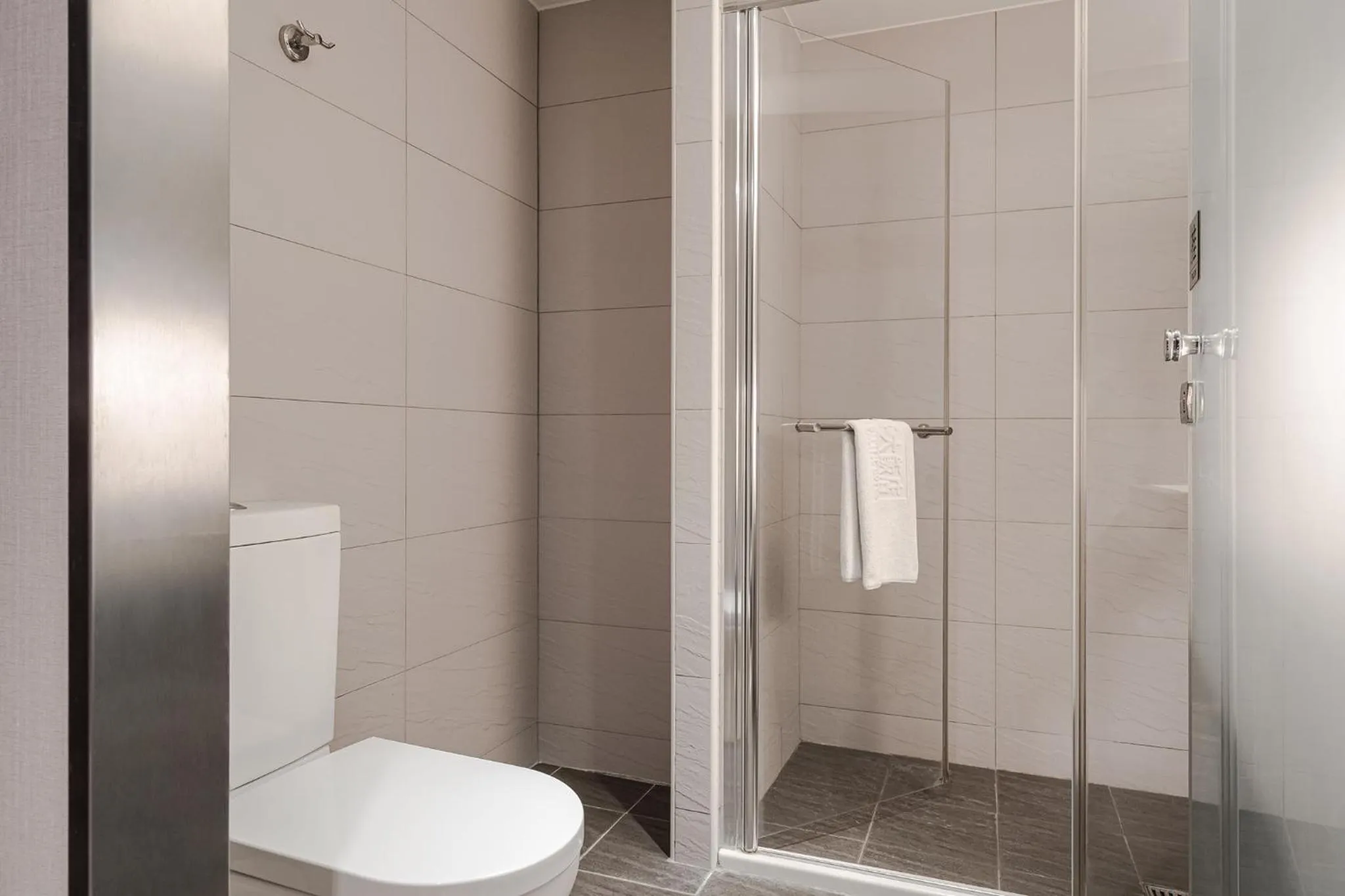 Shower in Hotel Yoshi