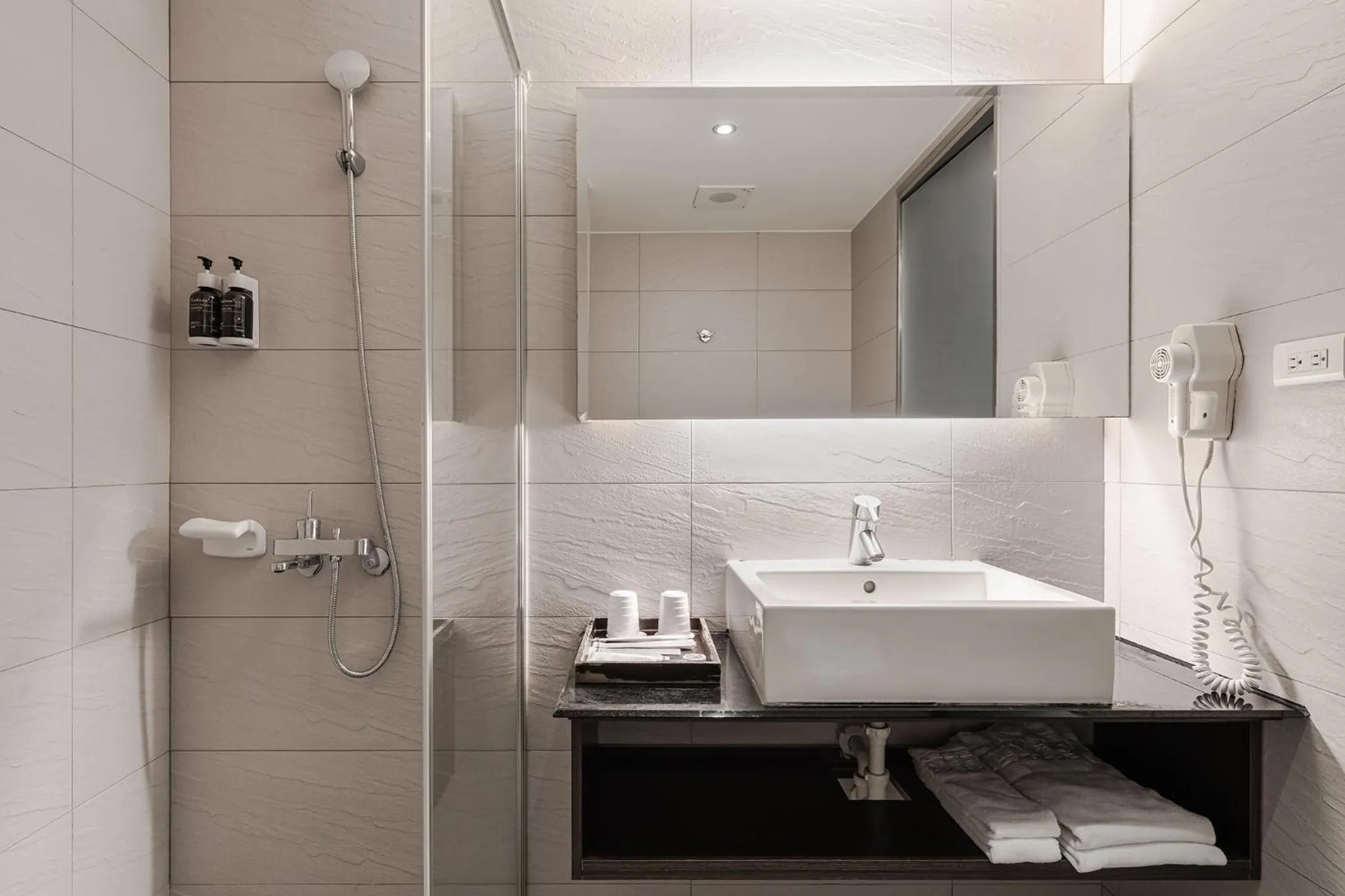 Shower in Hotel Yoshi